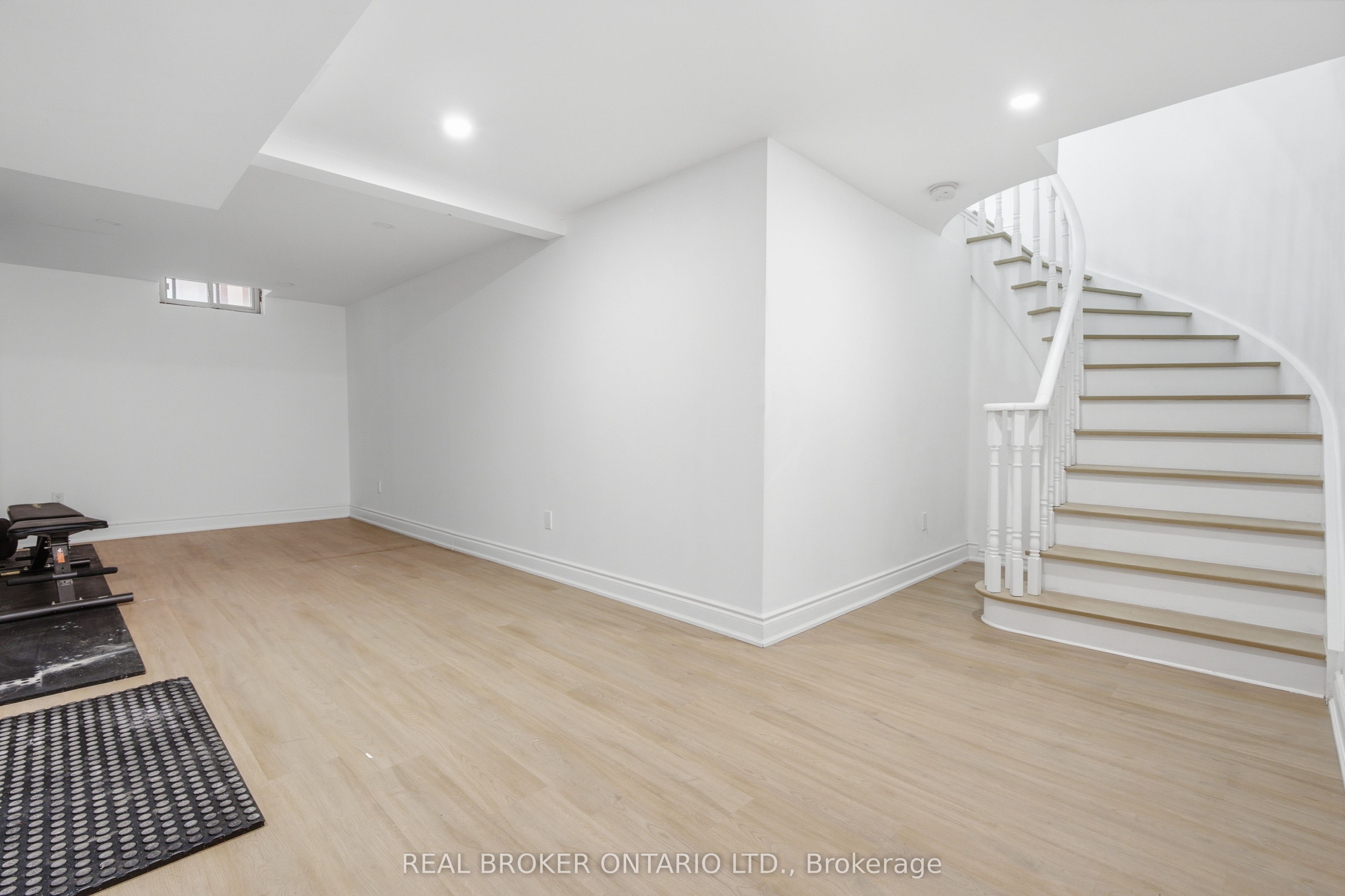 94 Roxana Avenue Property Photo 34