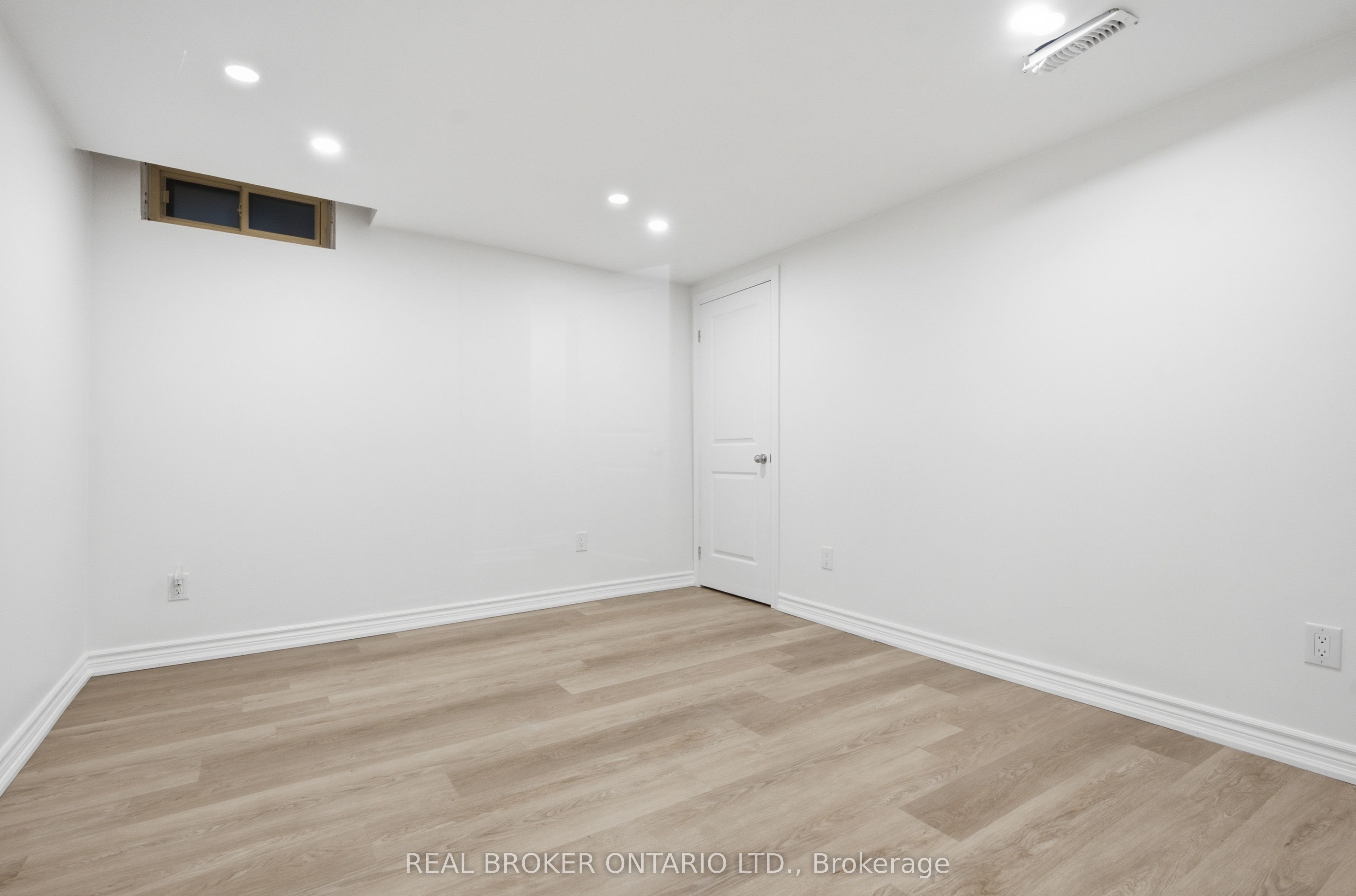 94 Roxana Avenue Property Photo 39