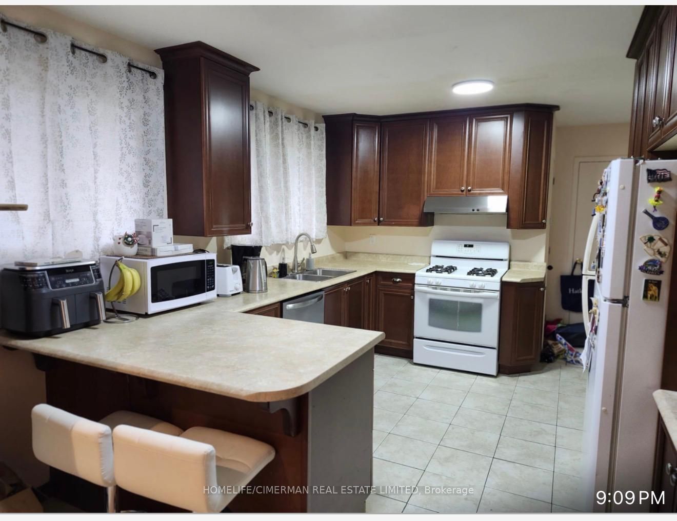 92 Bond Crescent Property Photo 2