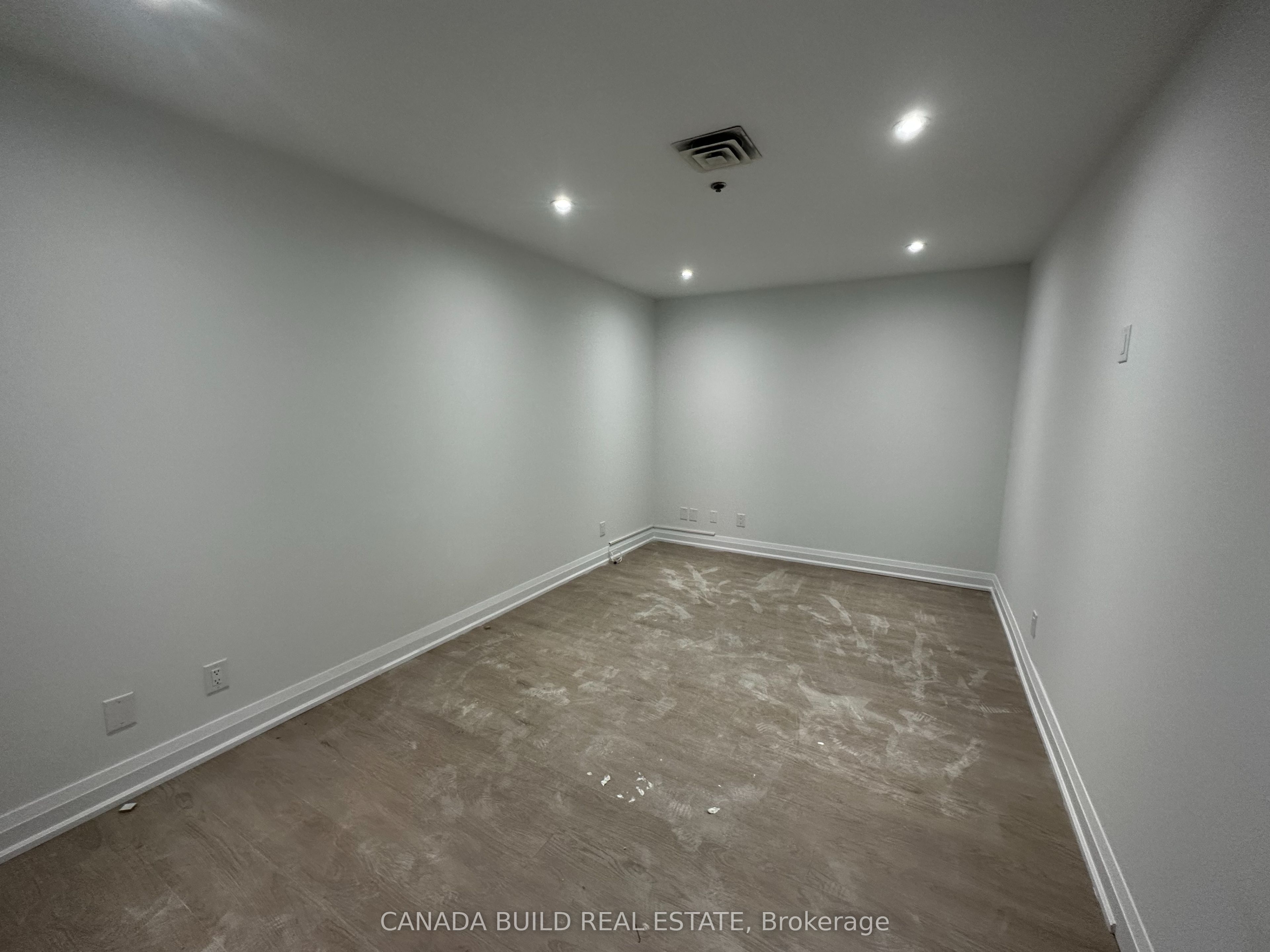 160 Cidermill Avenue 7 Property Photo 6