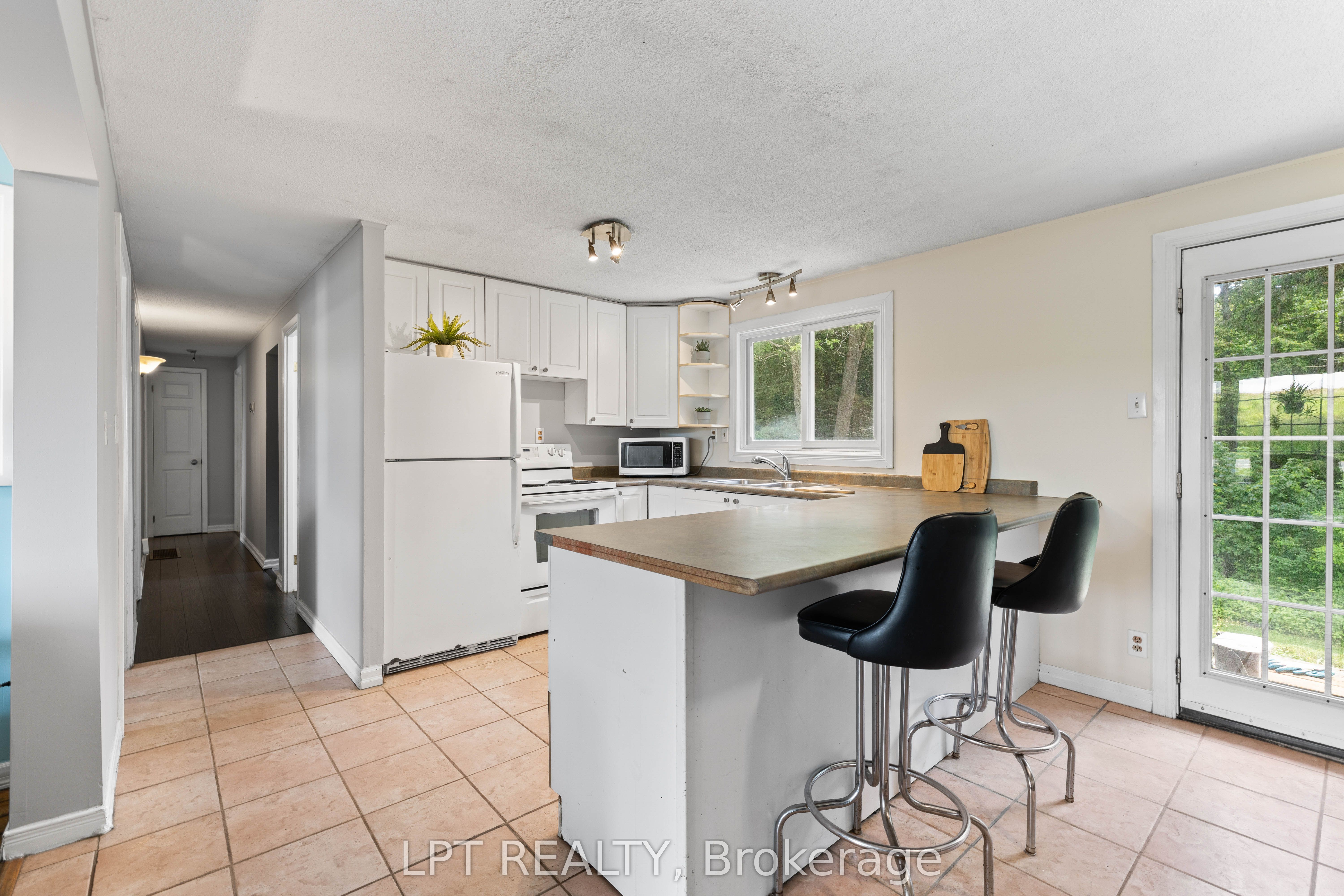 2743 Lockhart Road Property Photo 9