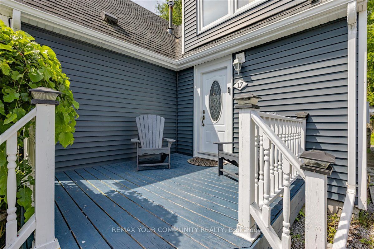 17 Farley Circle Property Photo 6