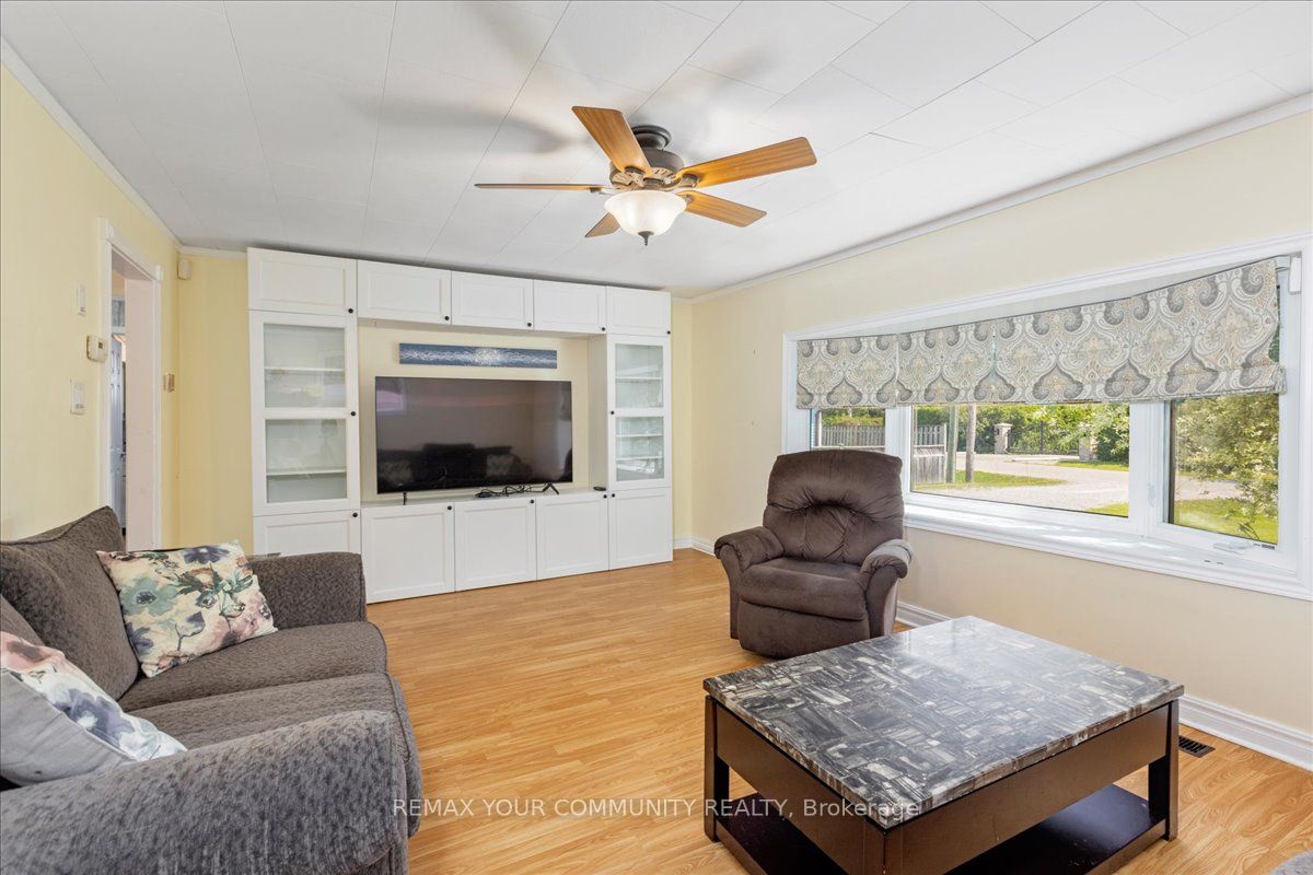 17 Farley Circle Property Photo 15