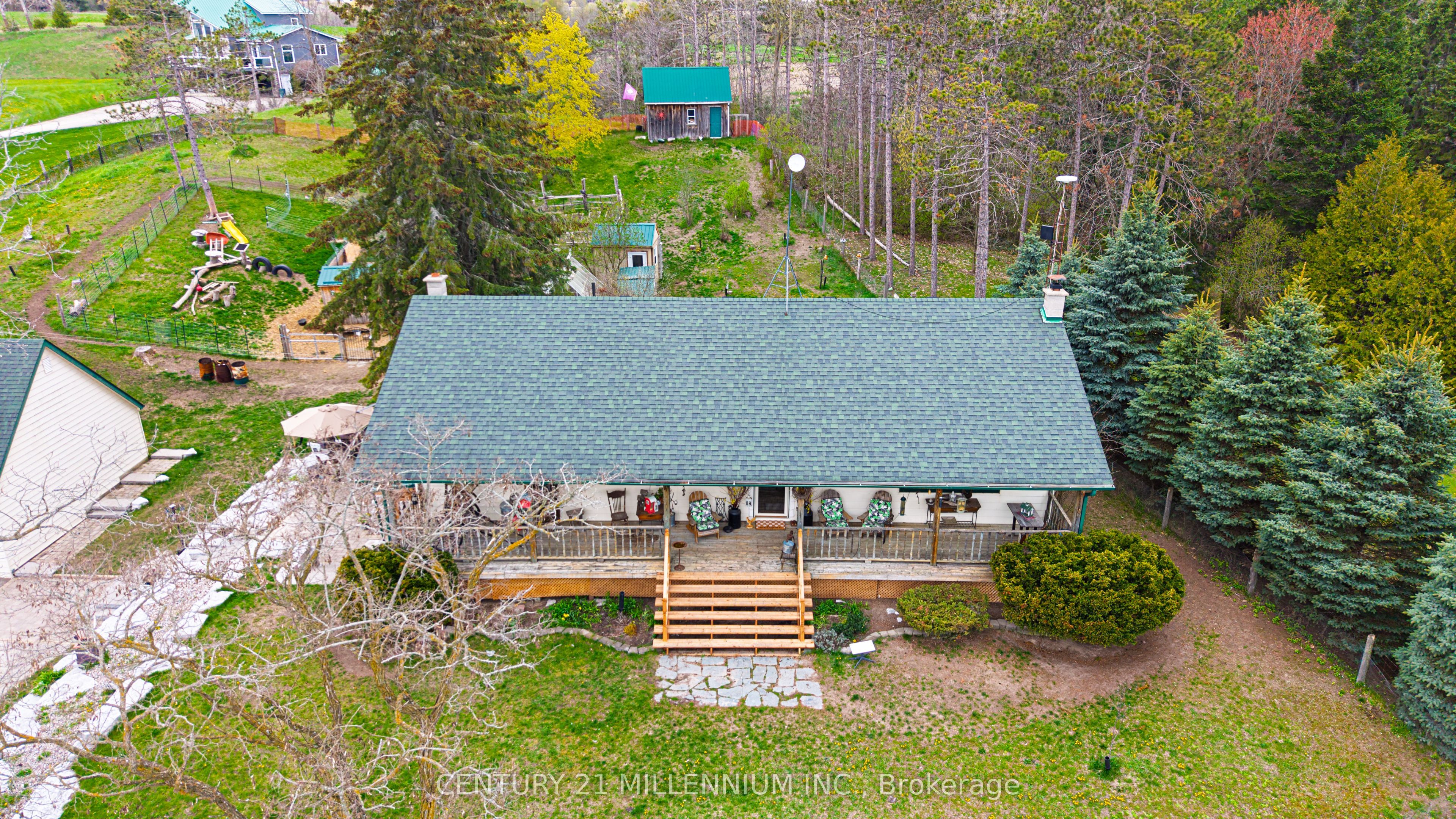 6046 3rd Line Property Photo 4