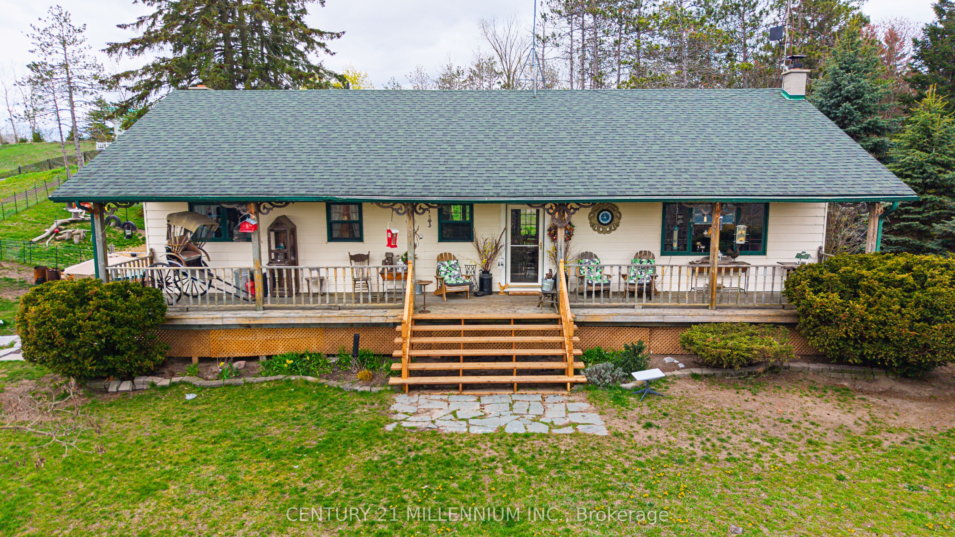 6046 3rd Line Property Photo 5
