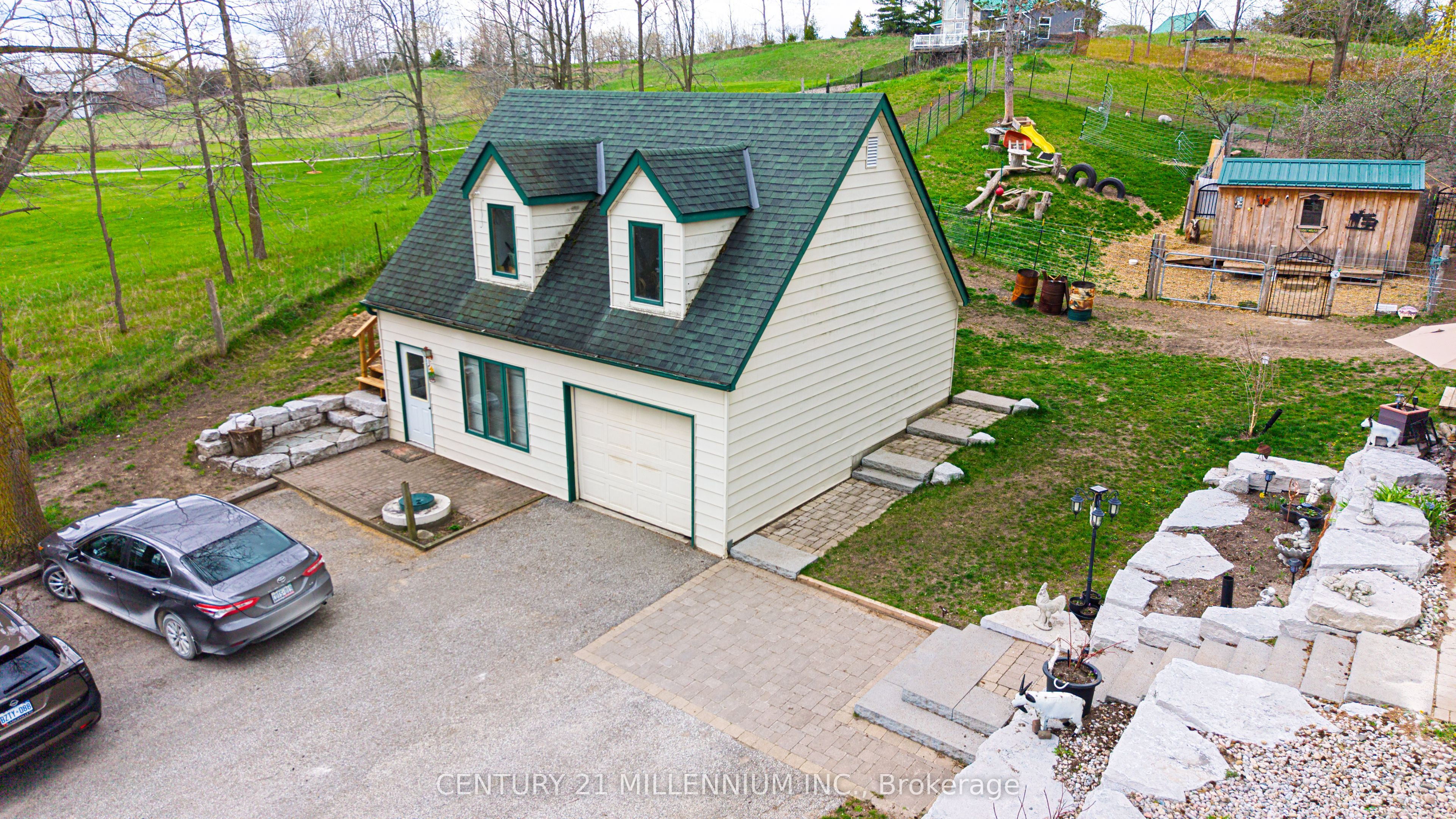 6046 3rd Line Property Photo 8