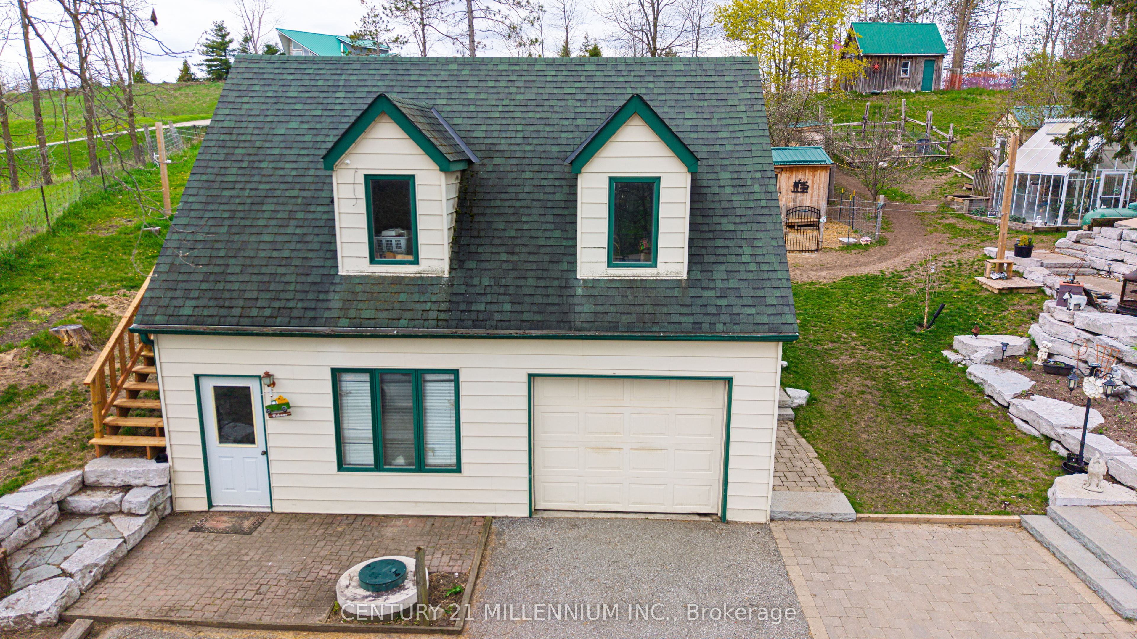 6046 3rd Line Property Photo 9