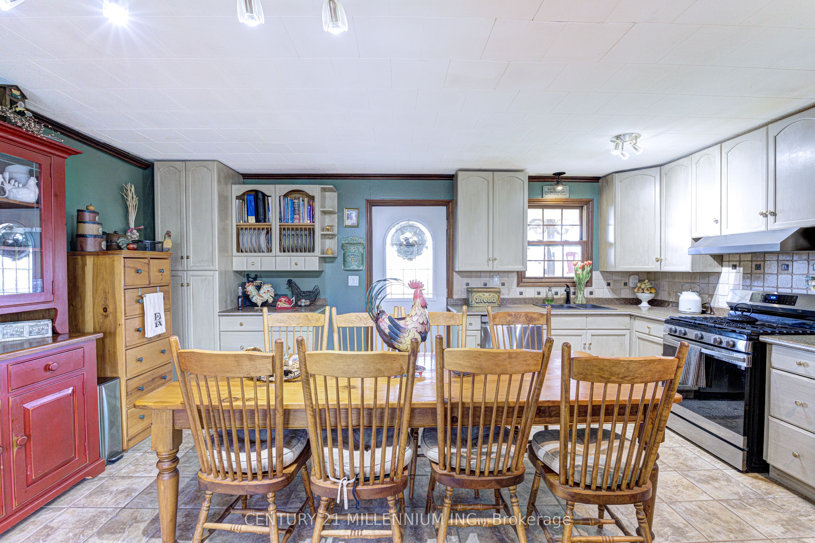 6046 3rd Line Property Photo 13