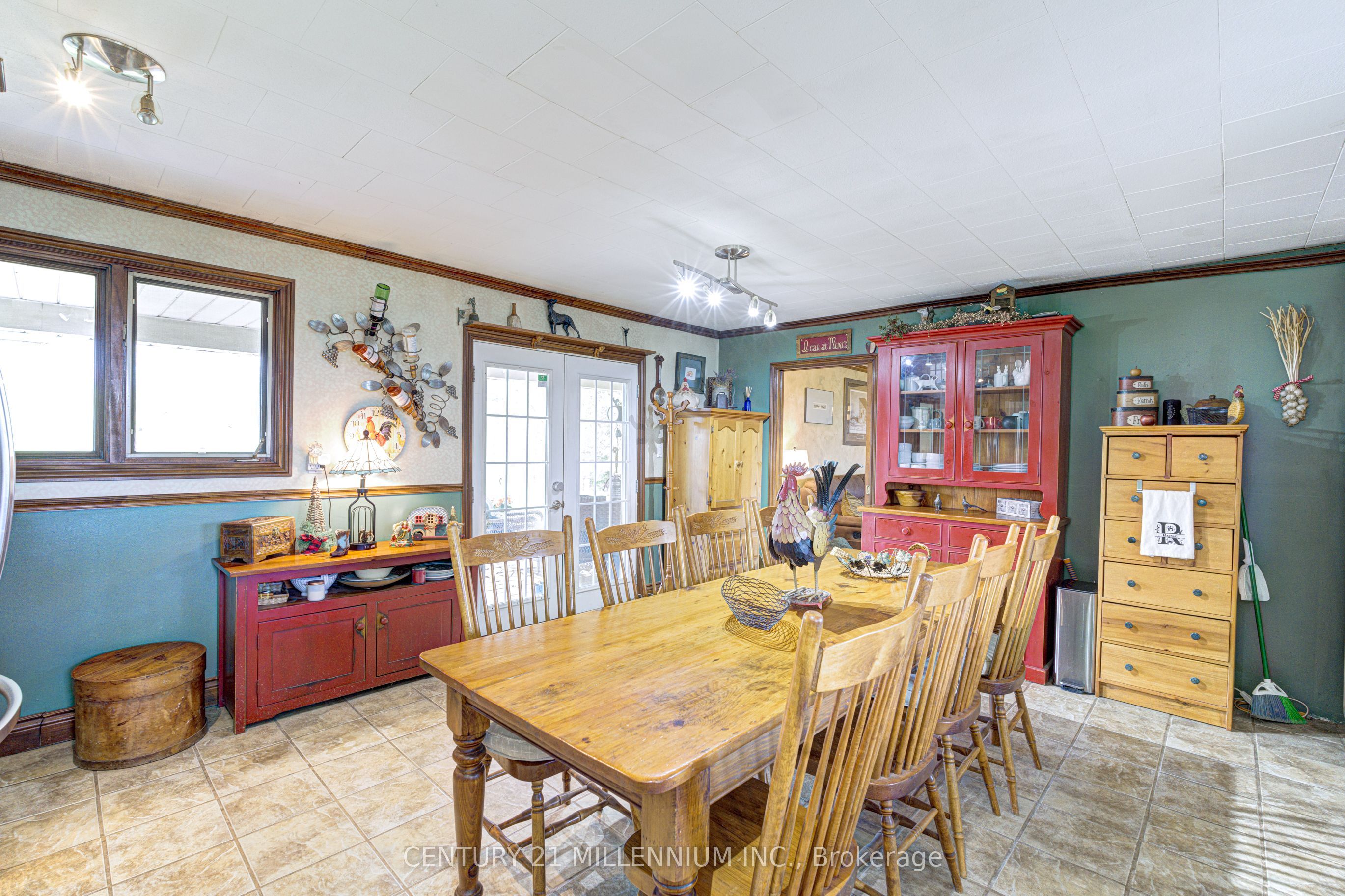 6046 3rd Line Property Photo 14