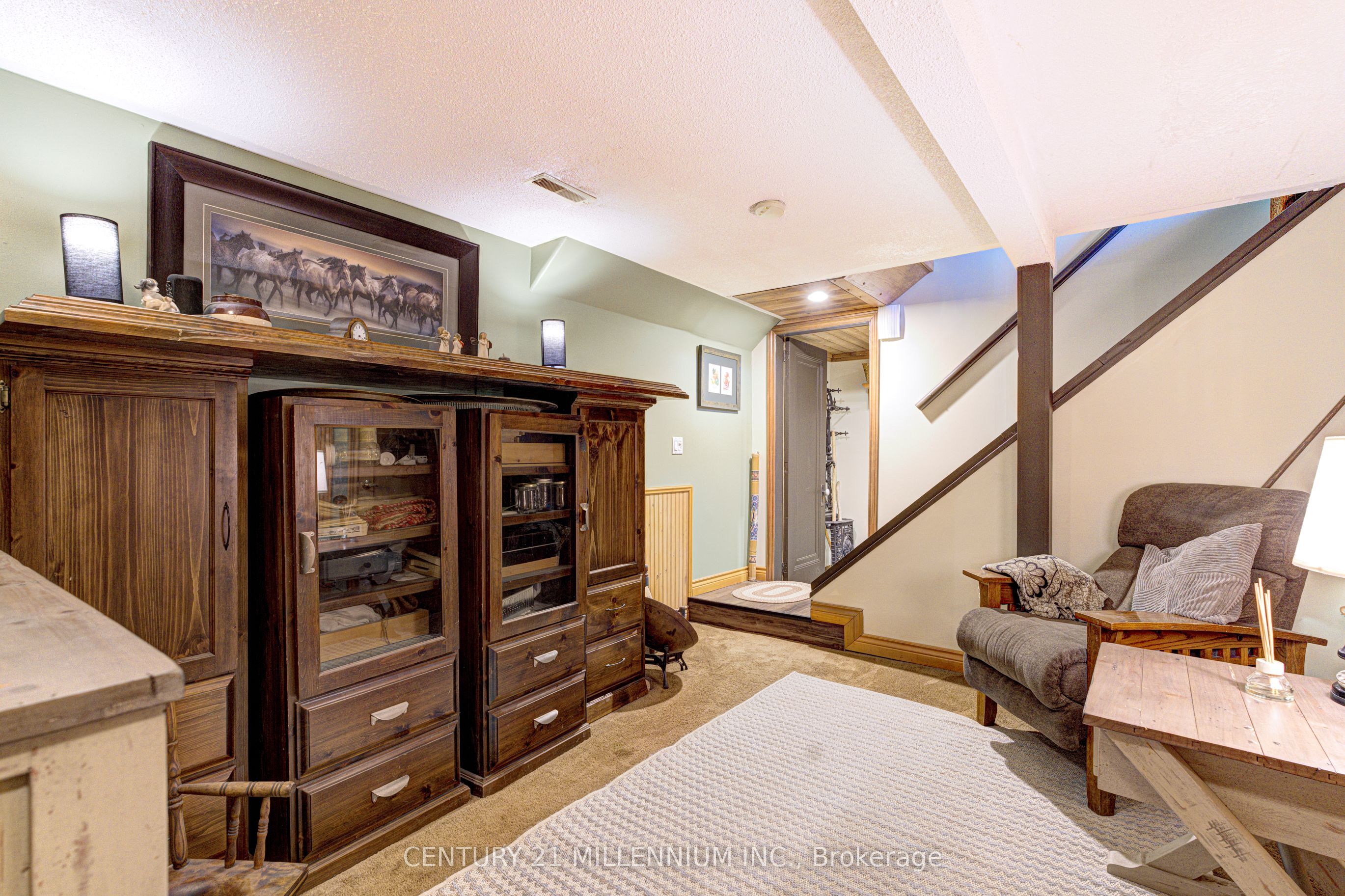 6046 3rd Line Property Photo 25