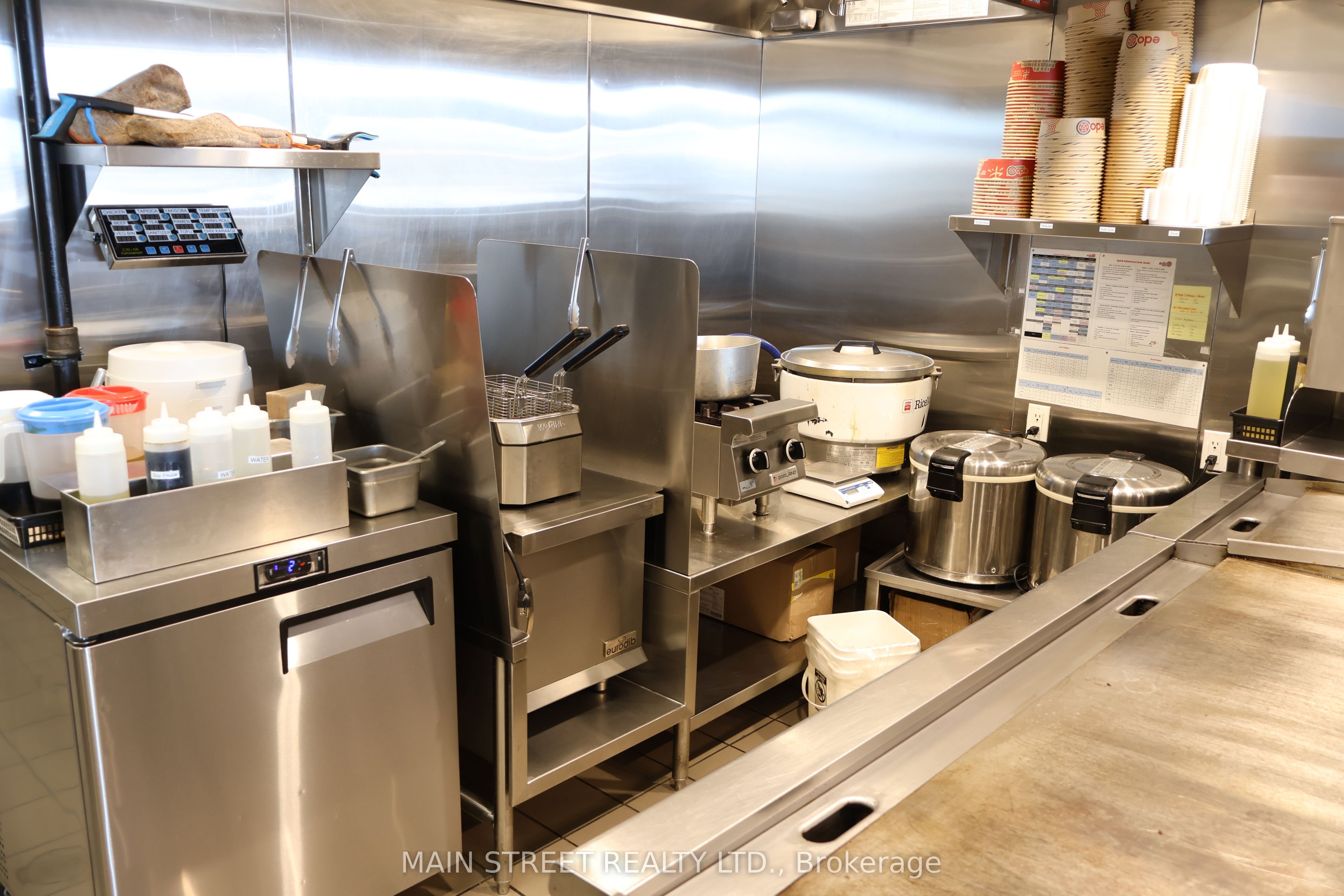 18040 Yonge Street 1a Property Photo 18