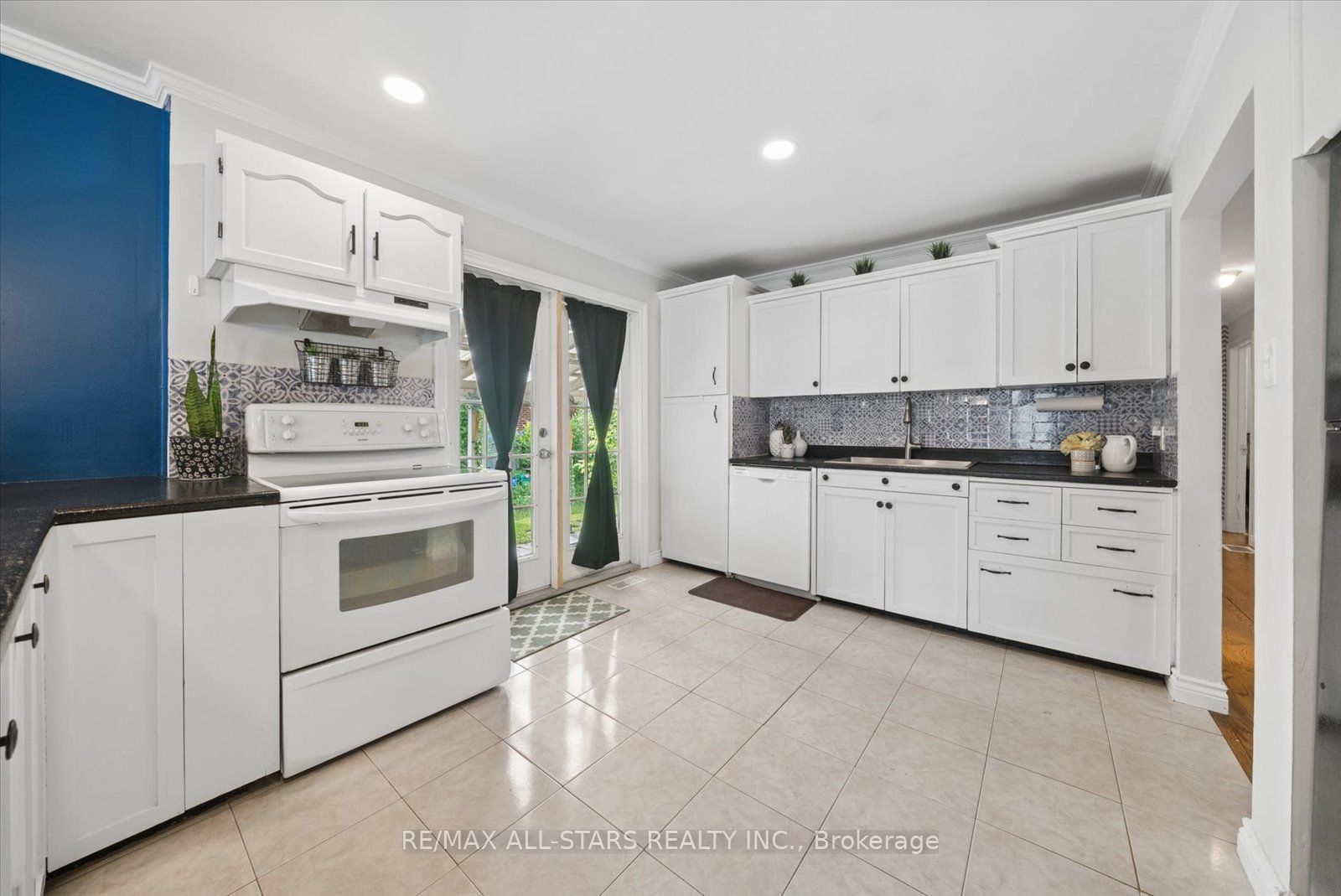 340 Walter Drive Property Photo 16