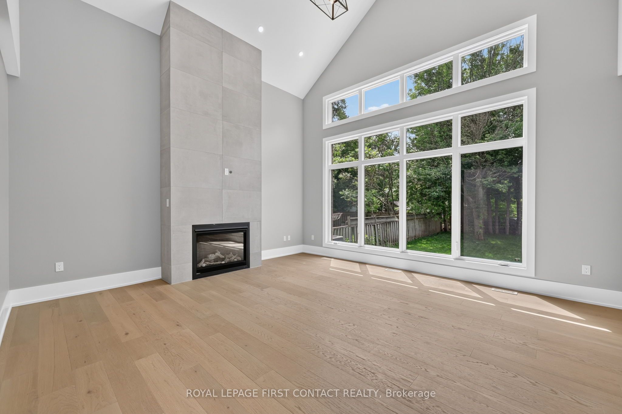 929 7th Line Property Photo 2