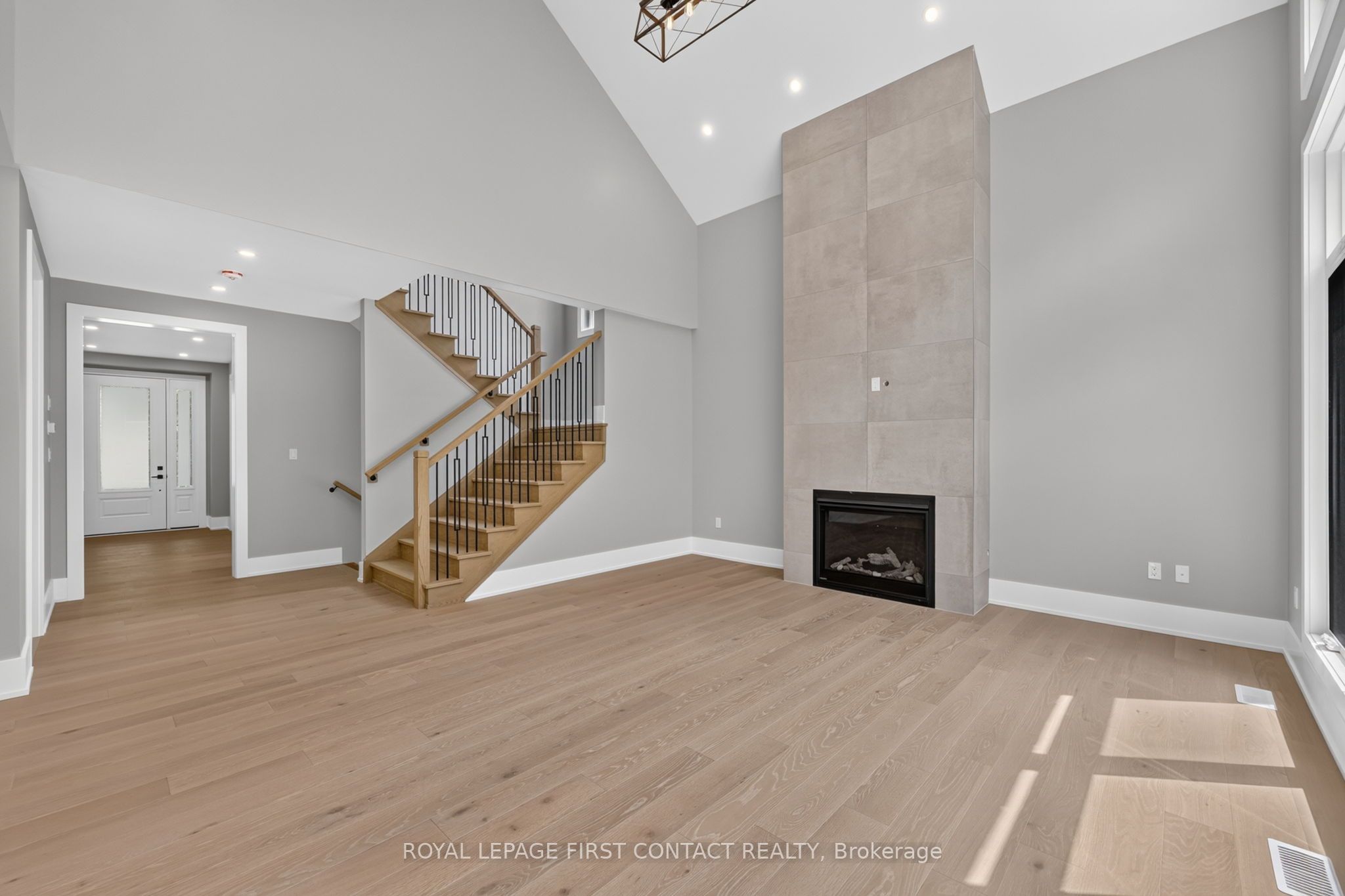 929 7th Line Property Photo 3
