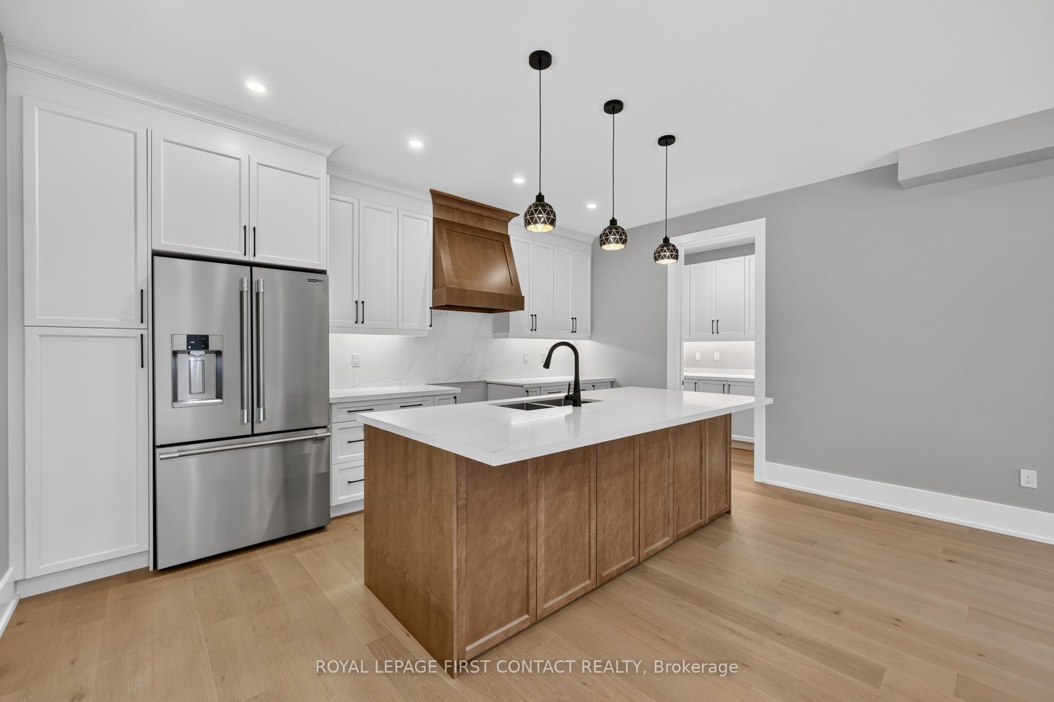 929 7th Line Property Photo 4