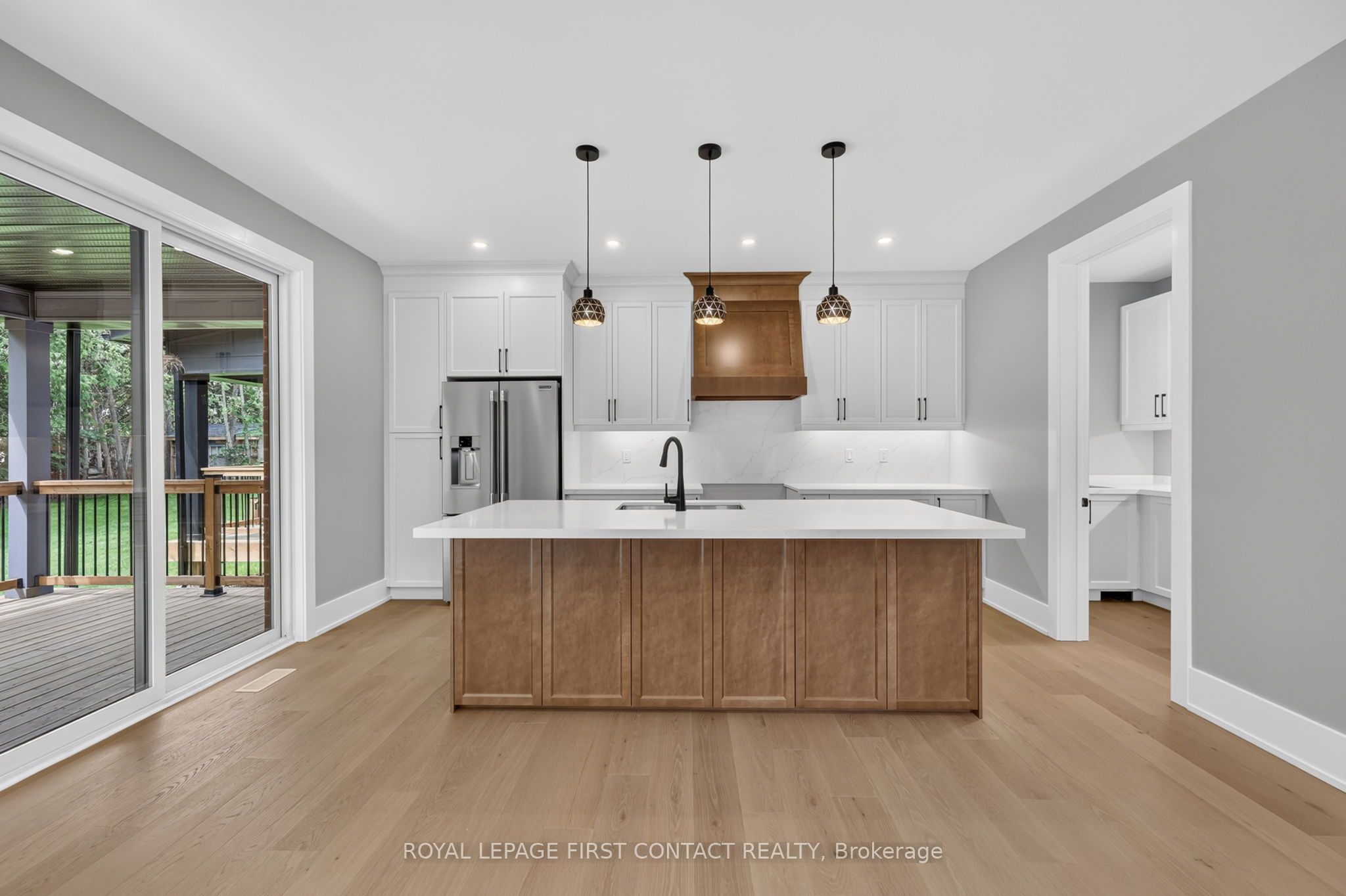 929 7th Line Property Photo 6
