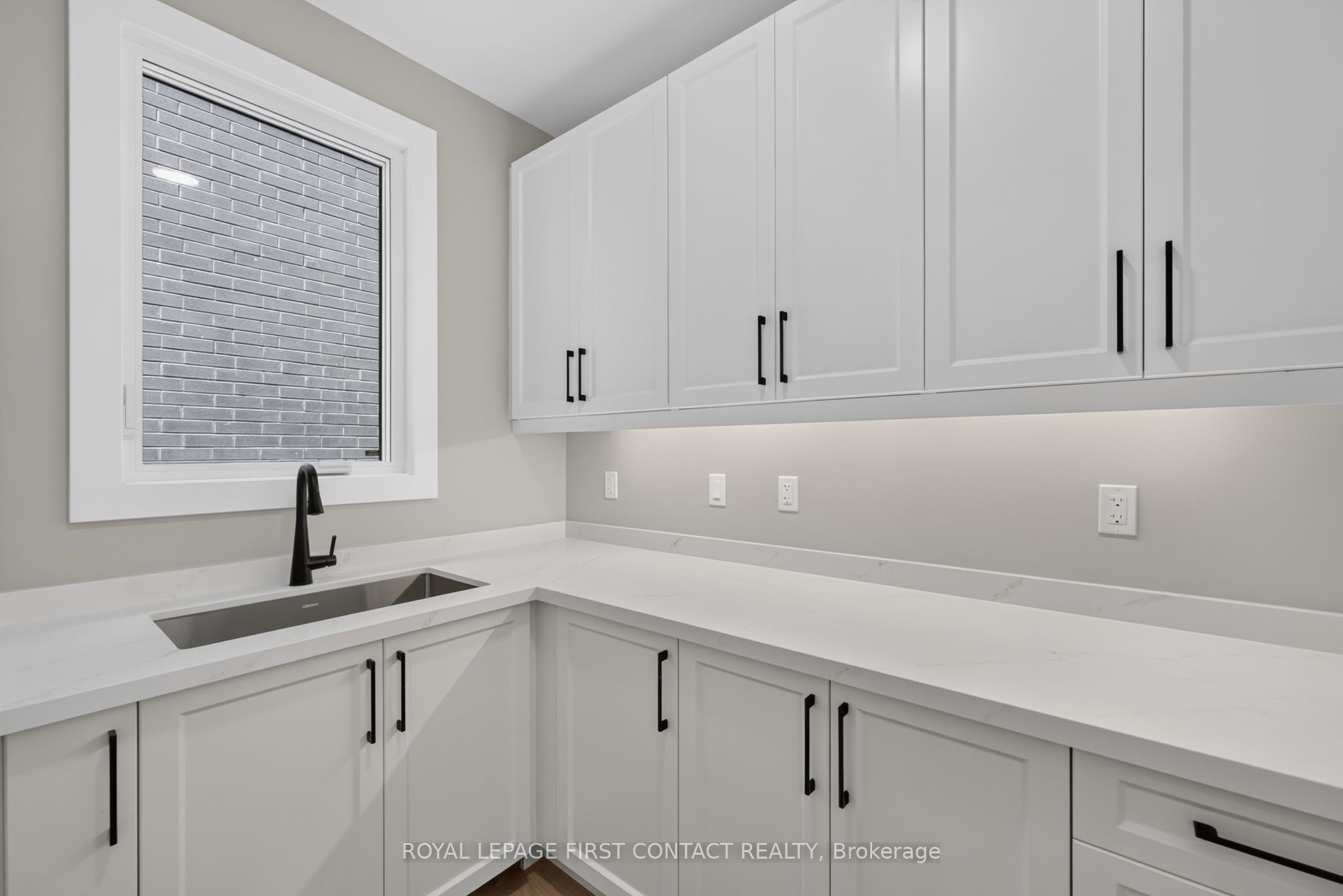 929 7th Line Property Photo 7