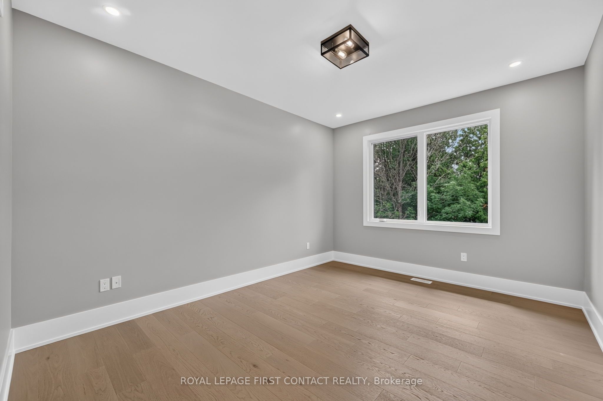 929 7th Line Property Photo 10