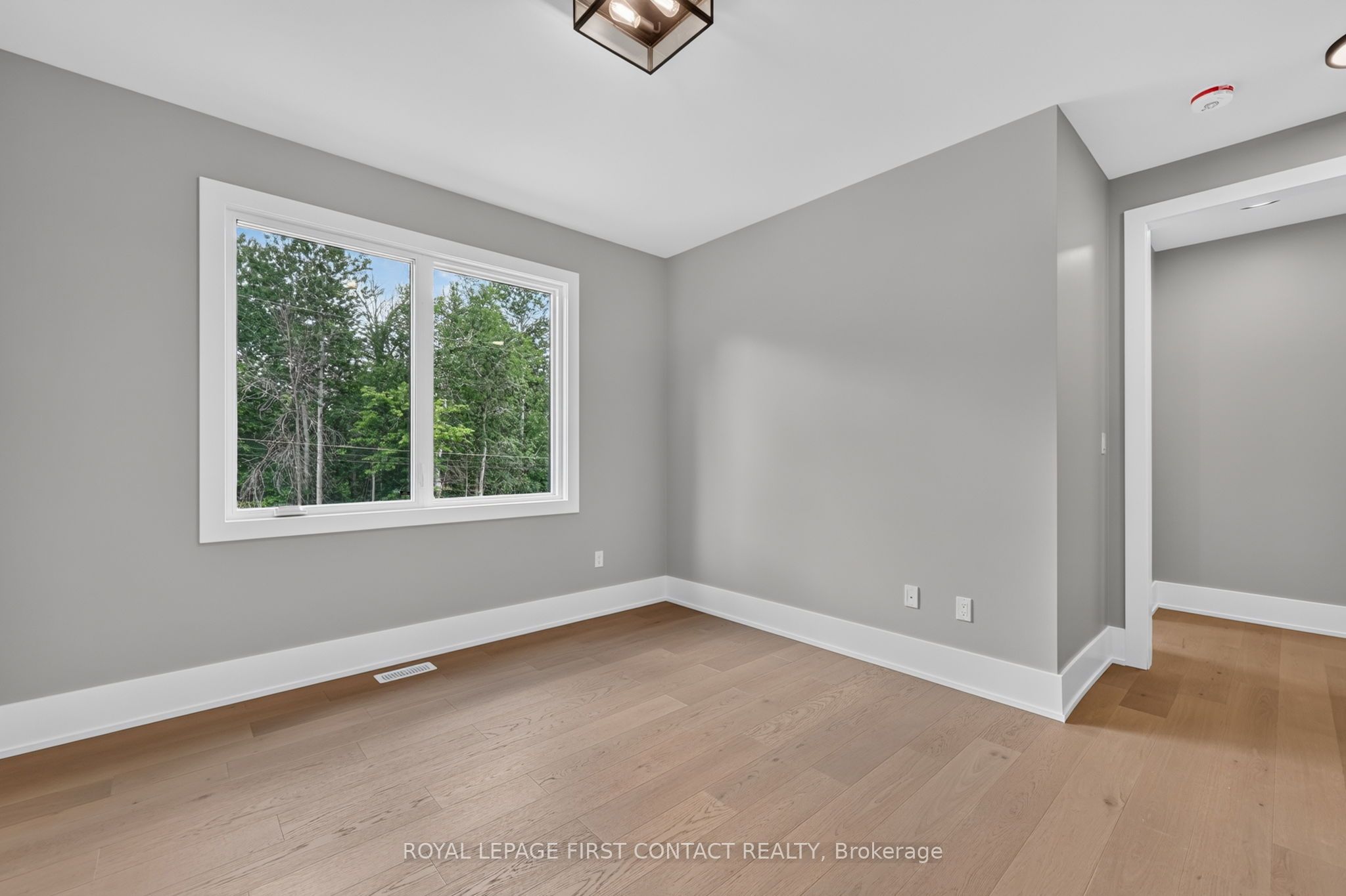 929 7th Line Property Photo 14