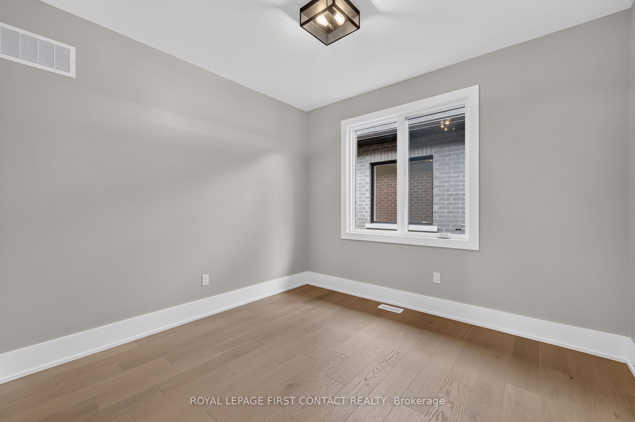 929 7th Line Property Photo 17