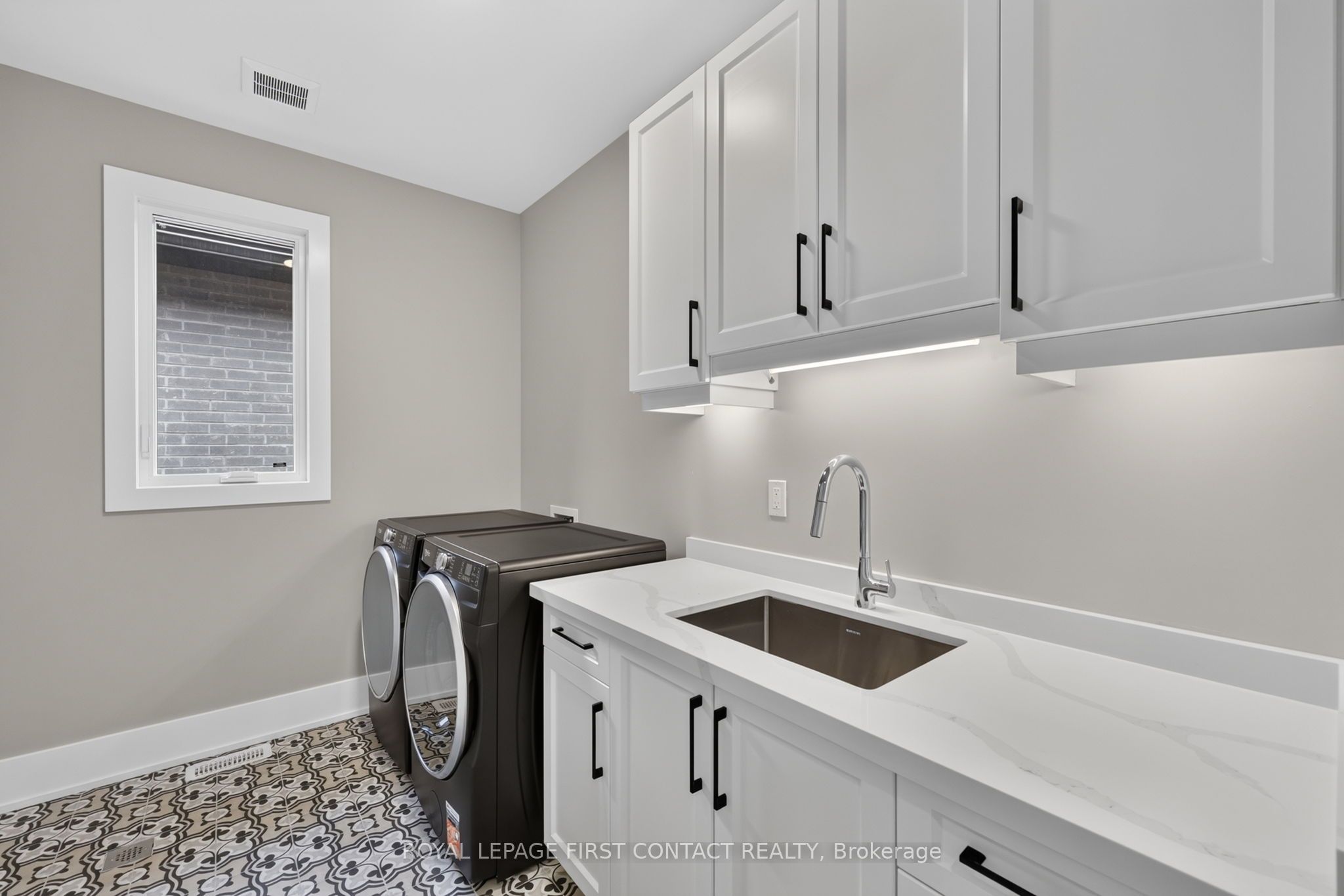 929 7th Line Property Photo 20