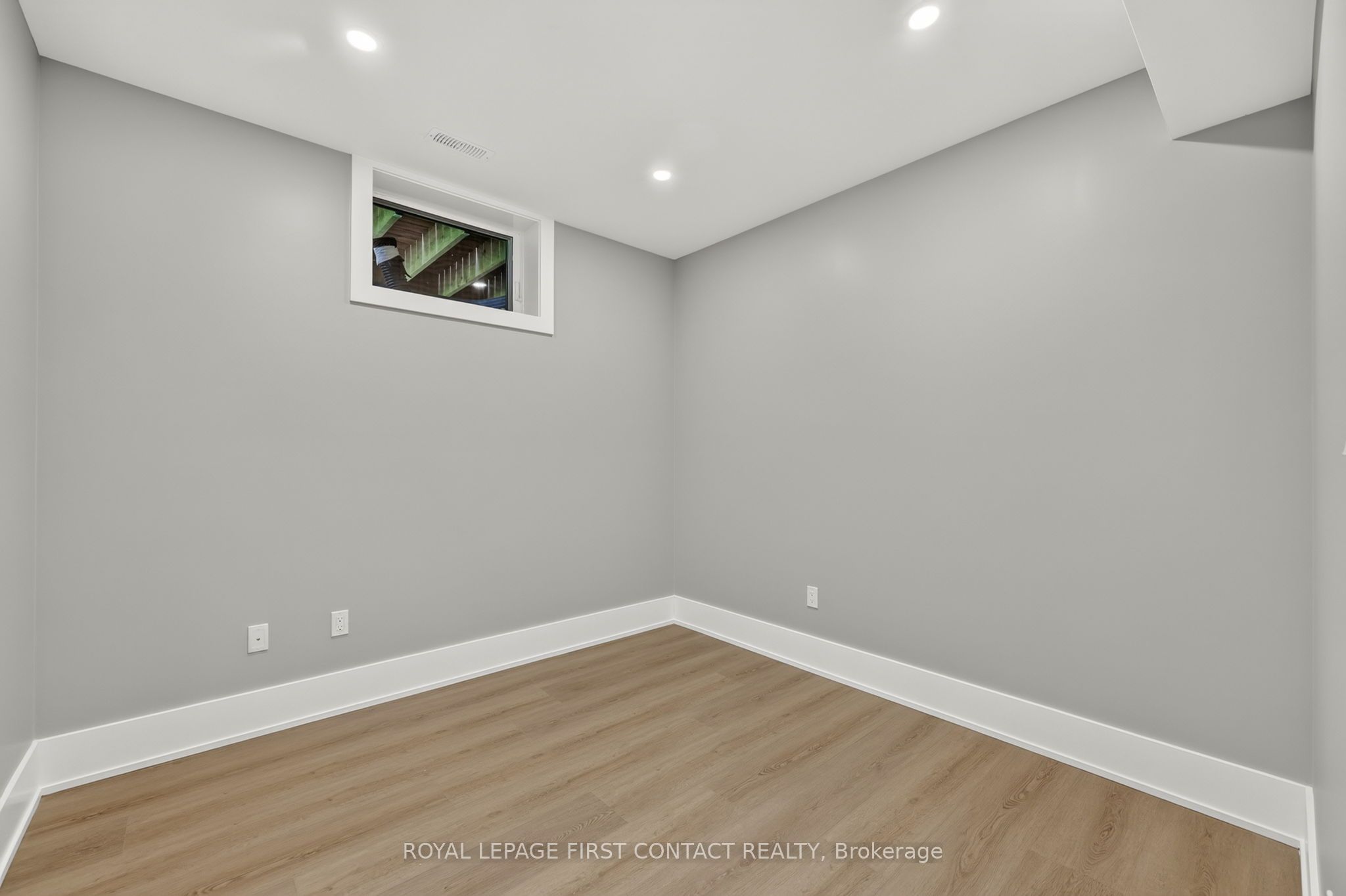 929 7th Line Property Photo 26