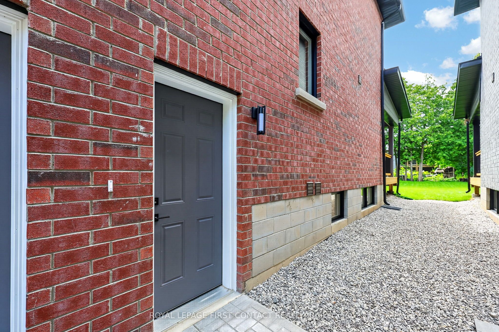 929 7th Line Property Photo 30