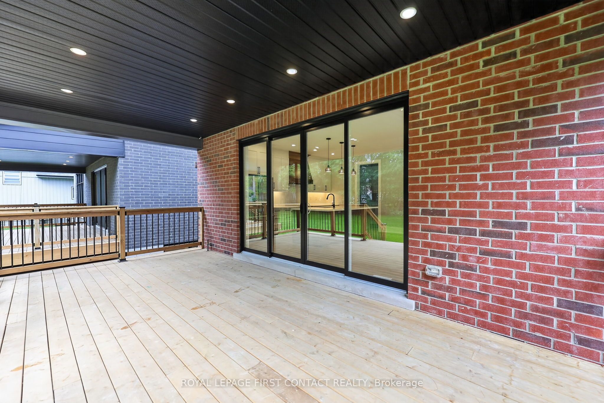 929 7th Line Property Photo 33
