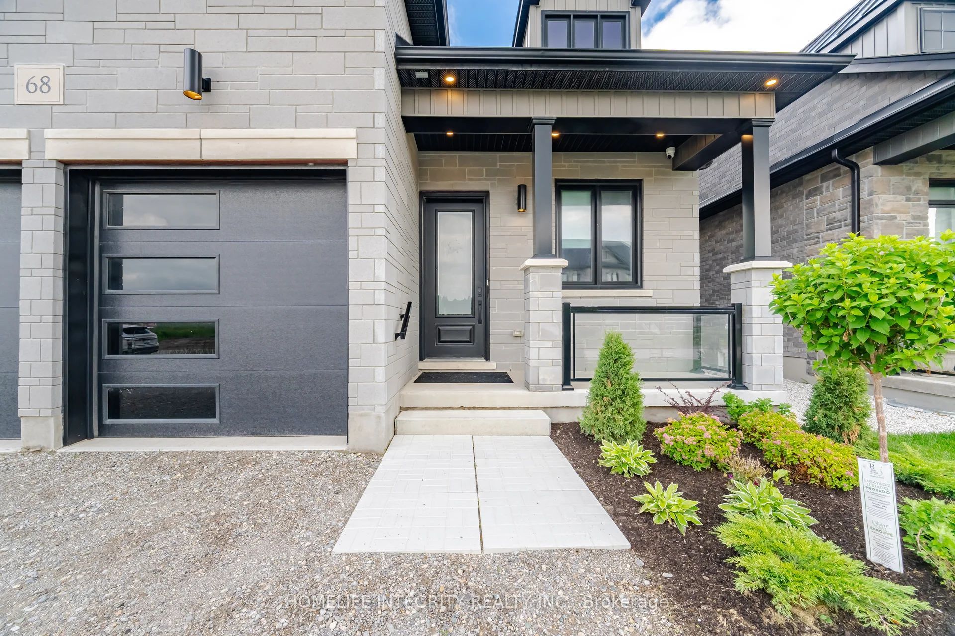 68 Kiernan Crescent N Property Photo 4