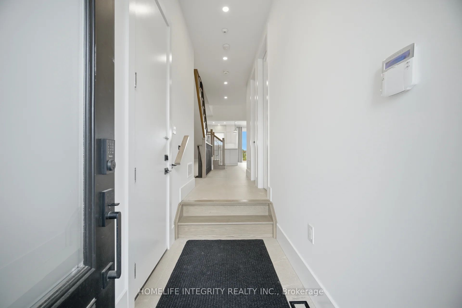 68 Kiernan Crescent N Property Photo 6