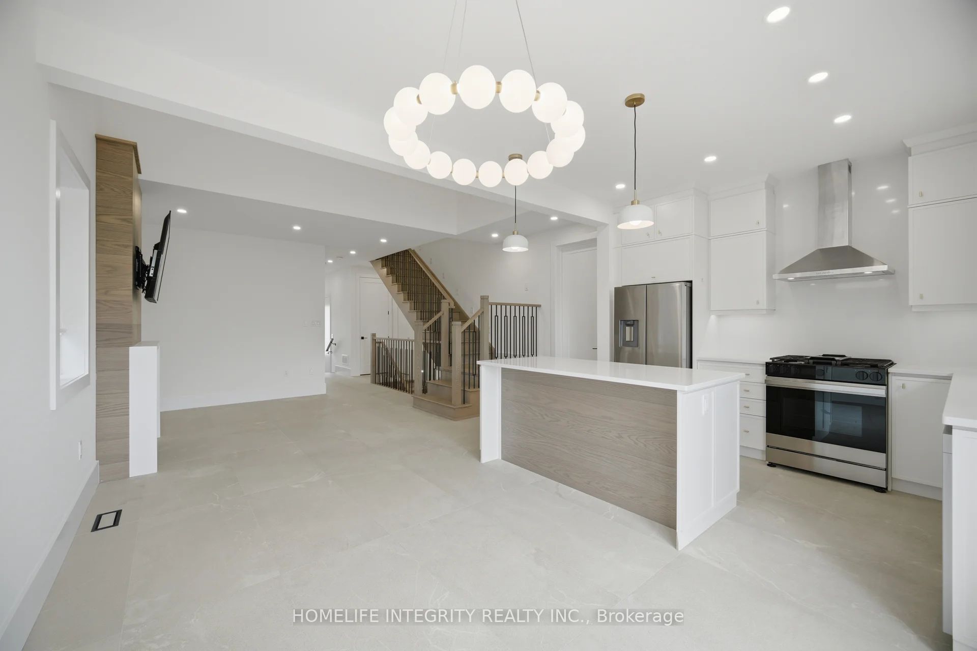 68 Kiernan Crescent N Property Photo 17