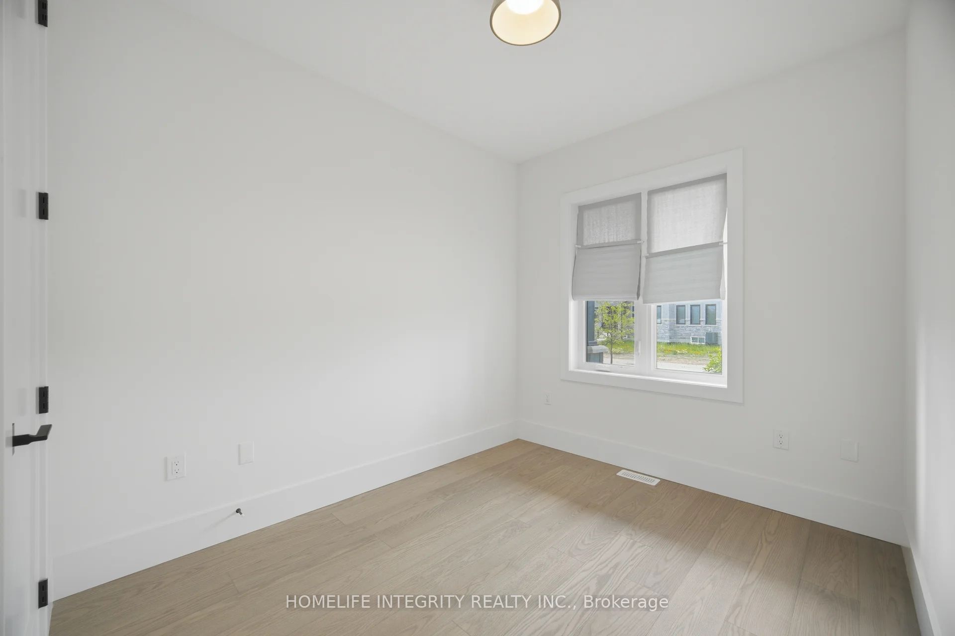 68 Kiernan Crescent N Property Photo 23