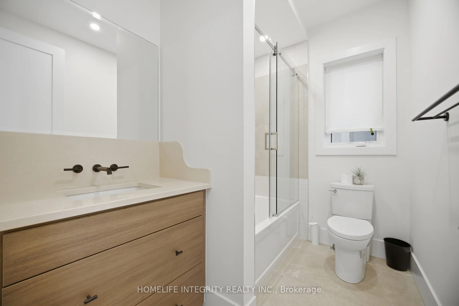68 Kiernan Crescent N Property Photo 24