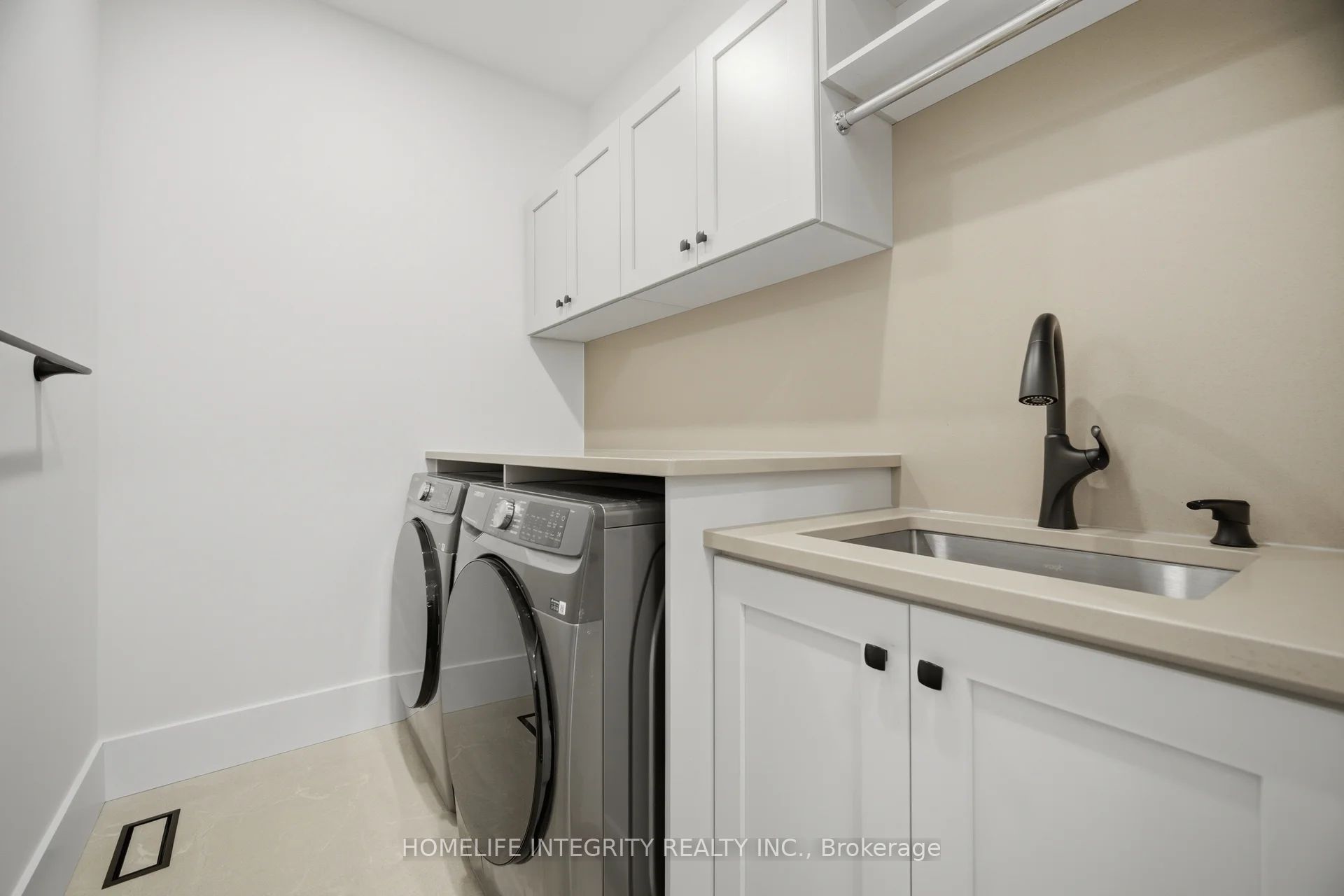 68 Kiernan Crescent N Property Photo 25