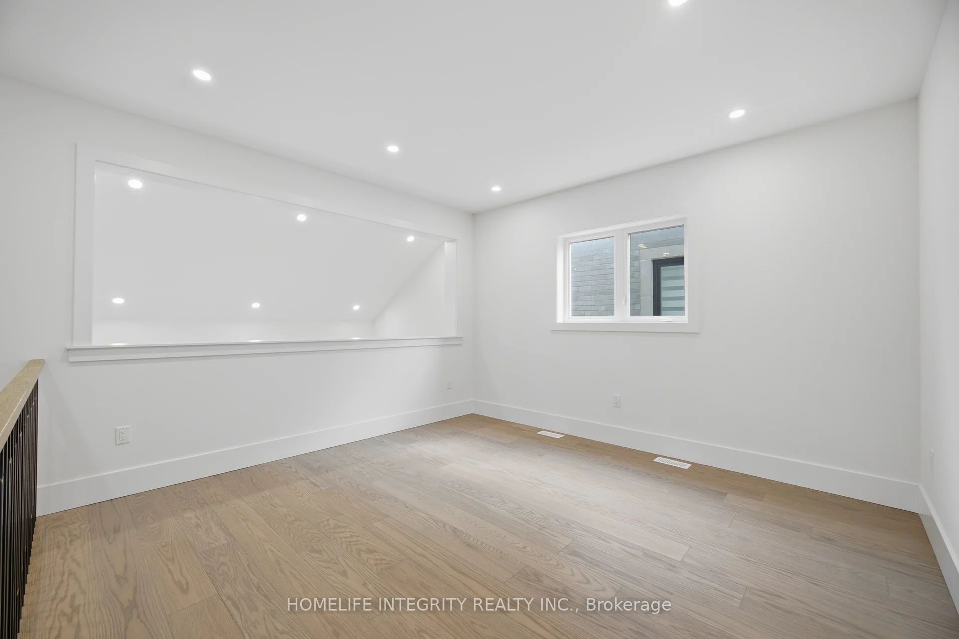 68 Kiernan Crescent N Property Photo 27