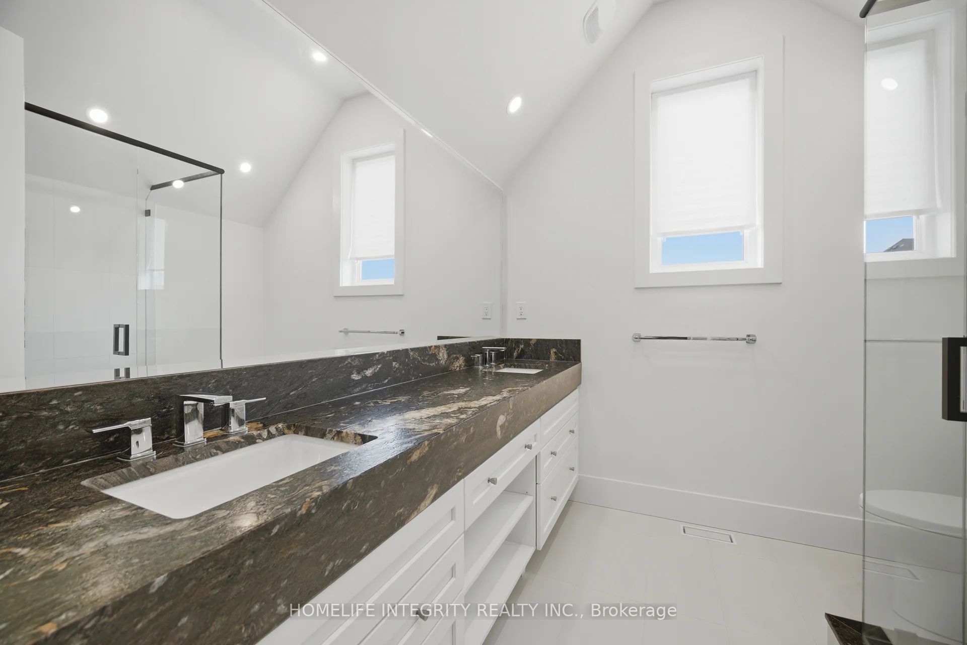 68 Kiernan Crescent N Property Photo 30