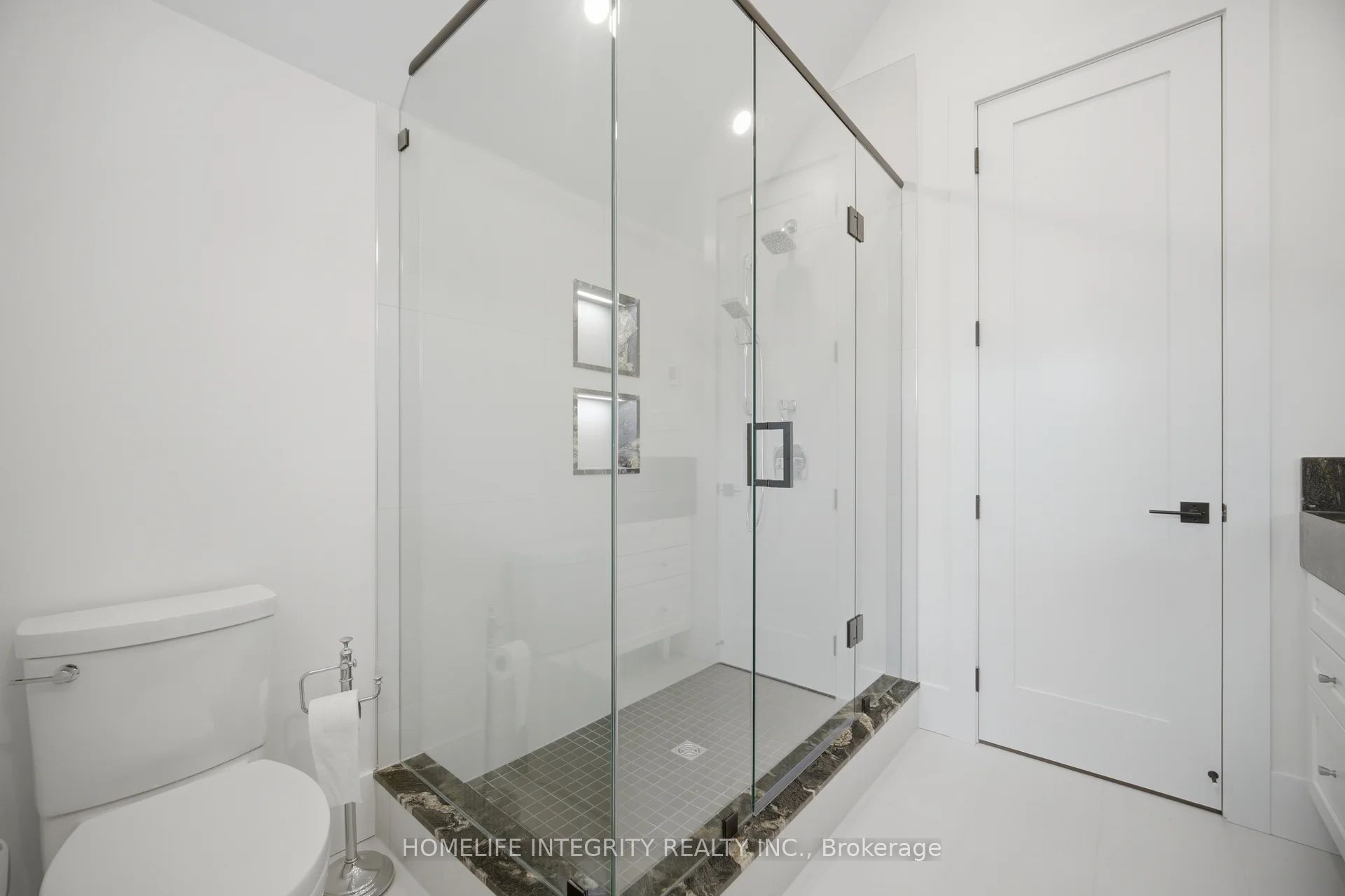 68 Kiernan Crescent N Property Photo 31