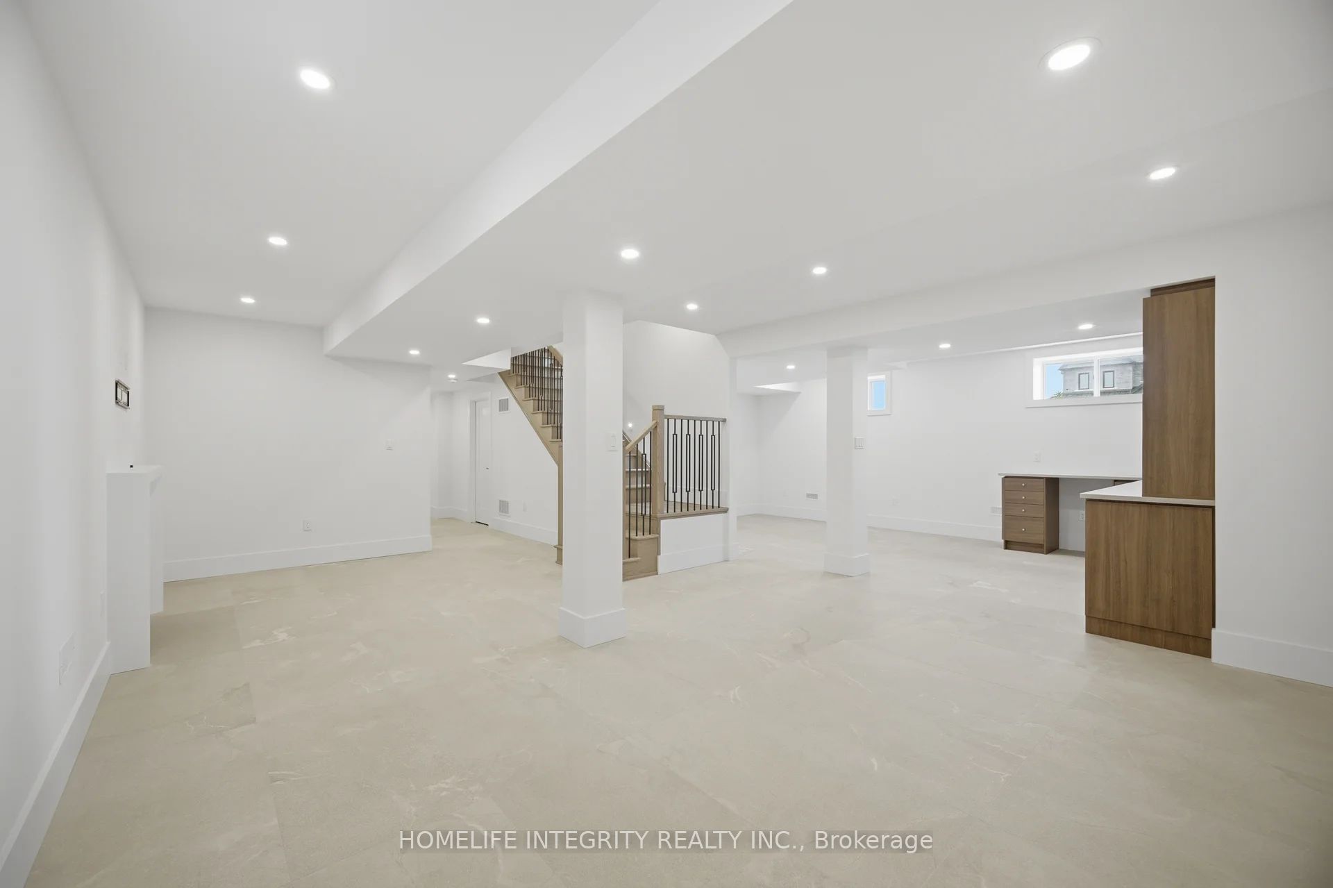 68 Kiernan Crescent N Property Photo 34