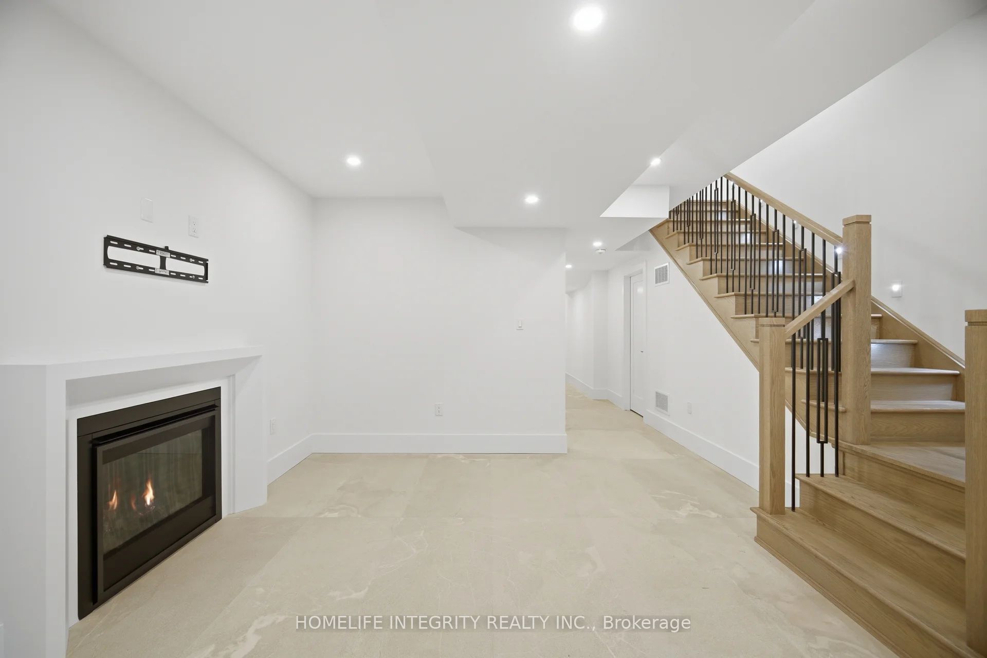 68 Kiernan Crescent N Property Photo 35