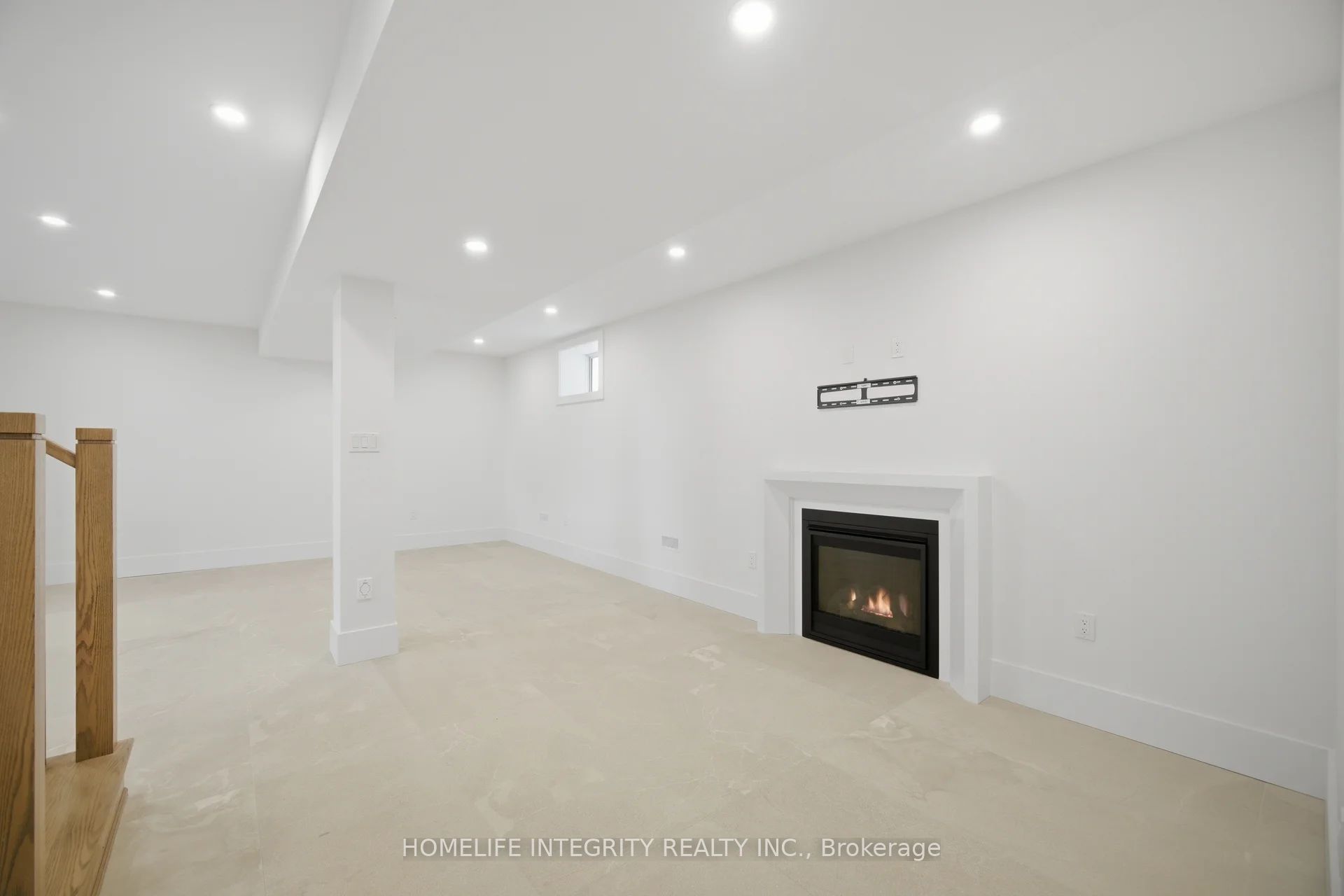 68 Kiernan Crescent N Property Photo 36