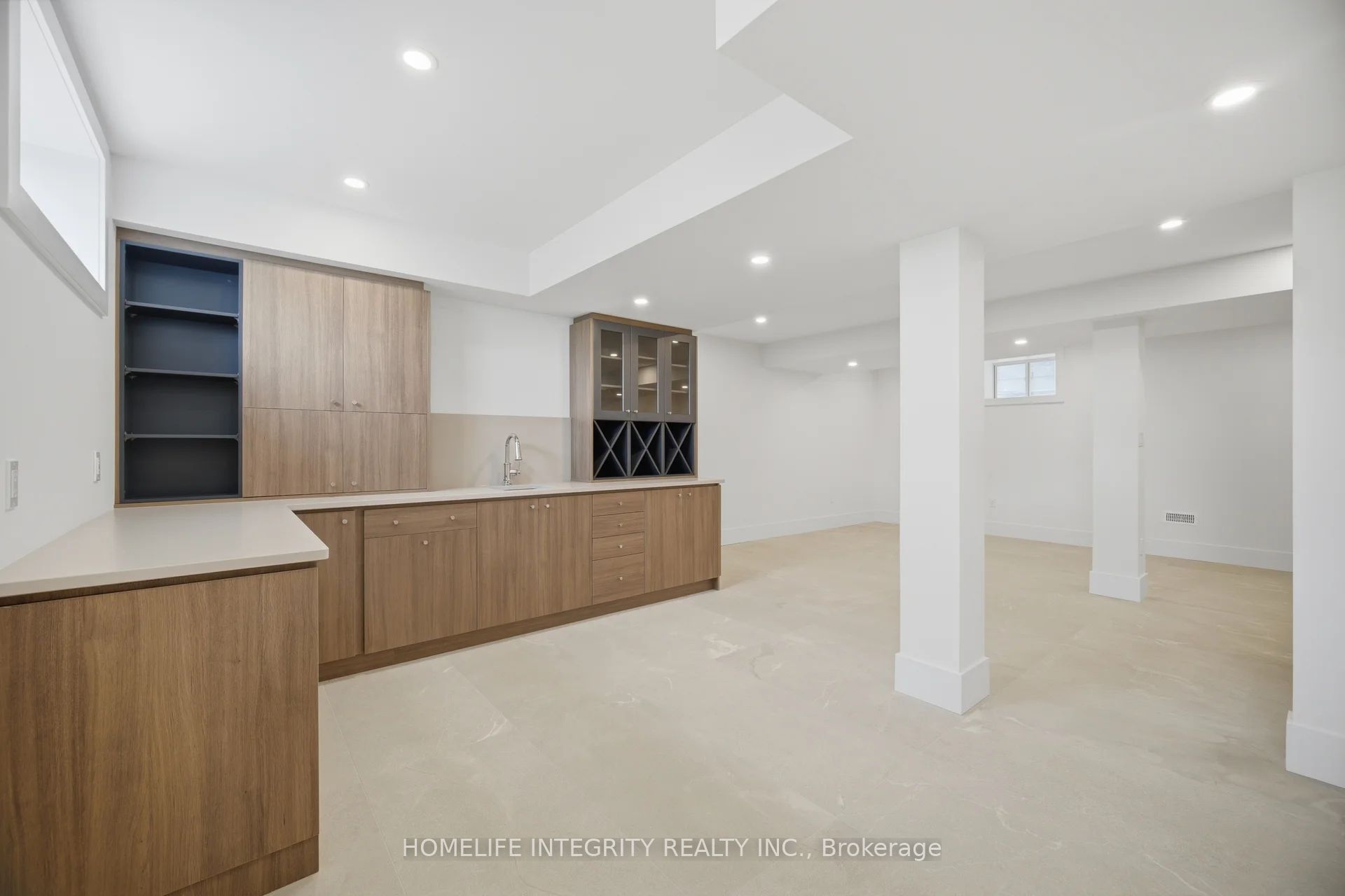 68 Kiernan Crescent N Property Photo 37