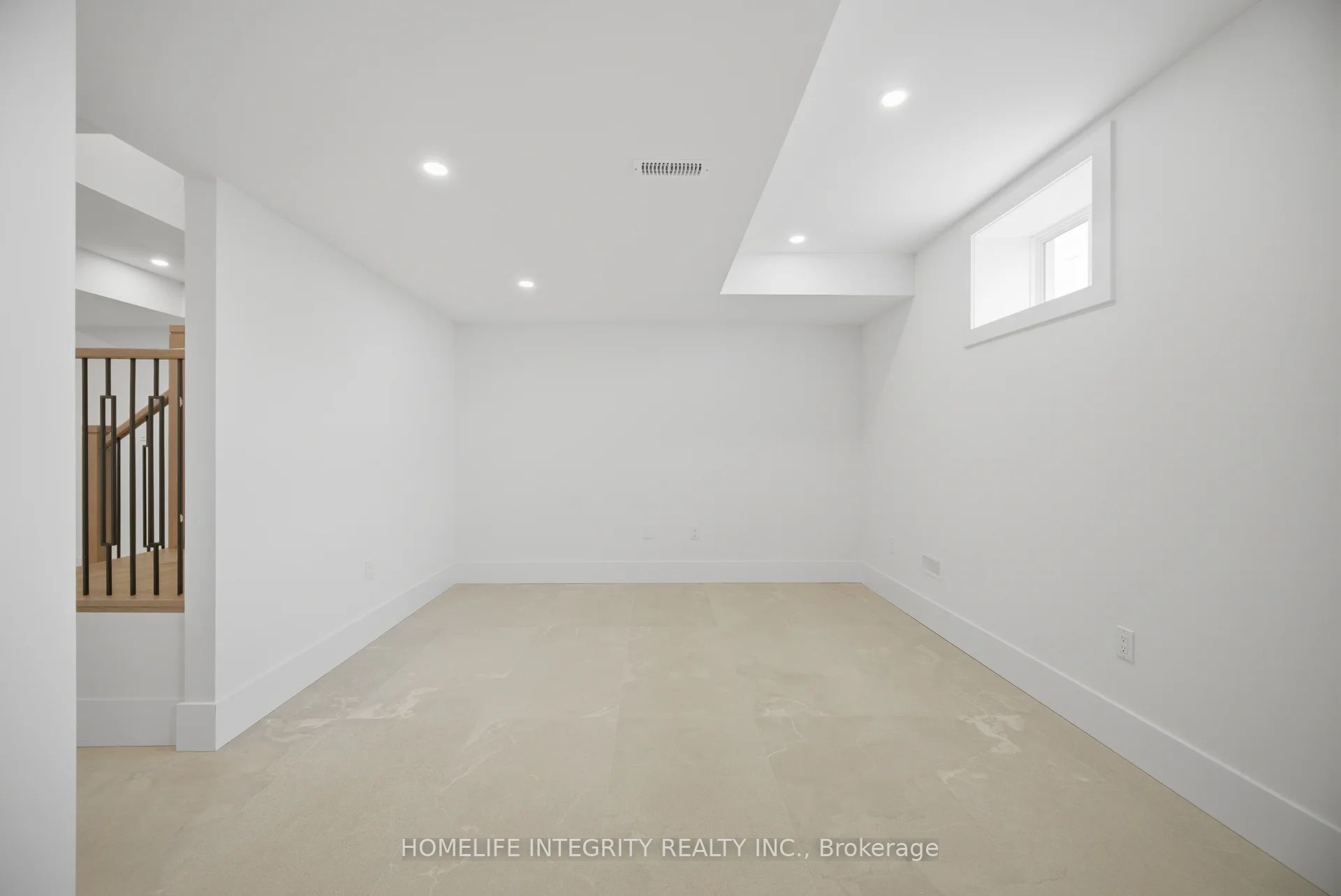 68 Kiernan Crescent N Property Photo 39
