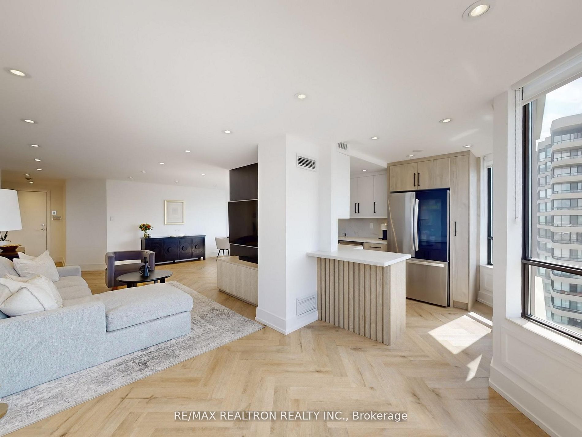 7460 Bathurst Street 1111 Property Photo 1