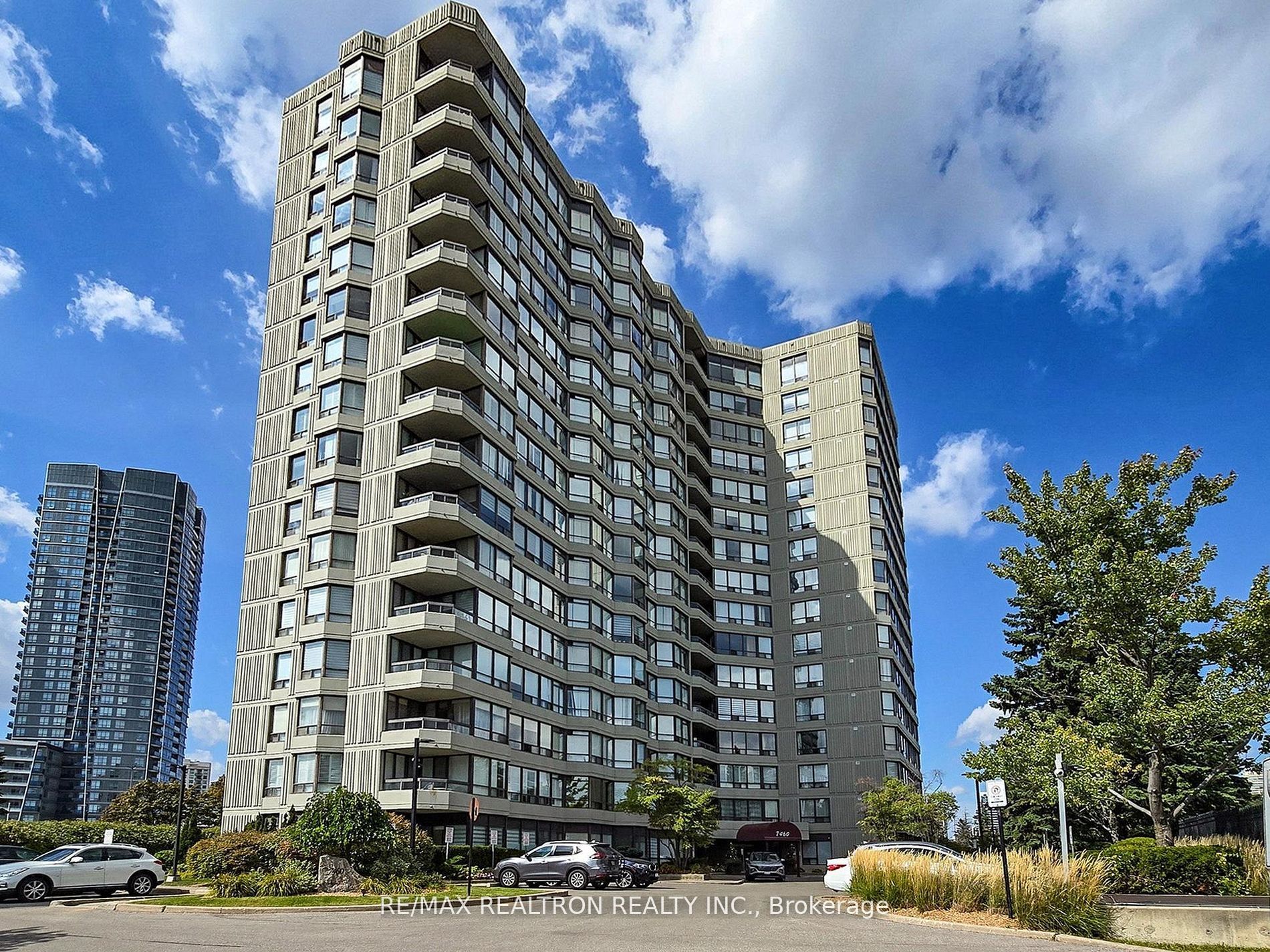 7460 Bathurst Street 1111 Property Photo 2