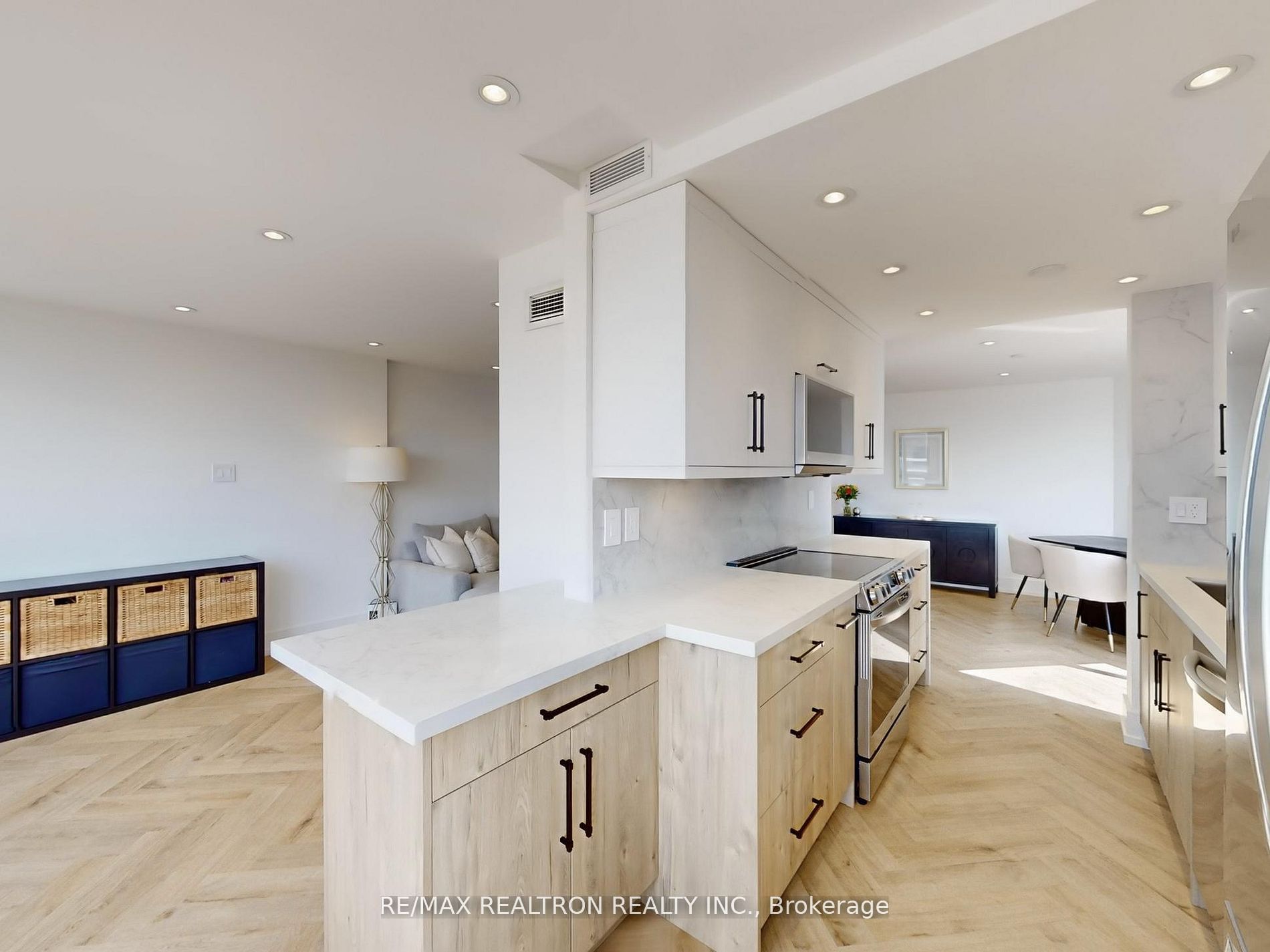 7460 Bathurst Street 1111 Property Photo 8