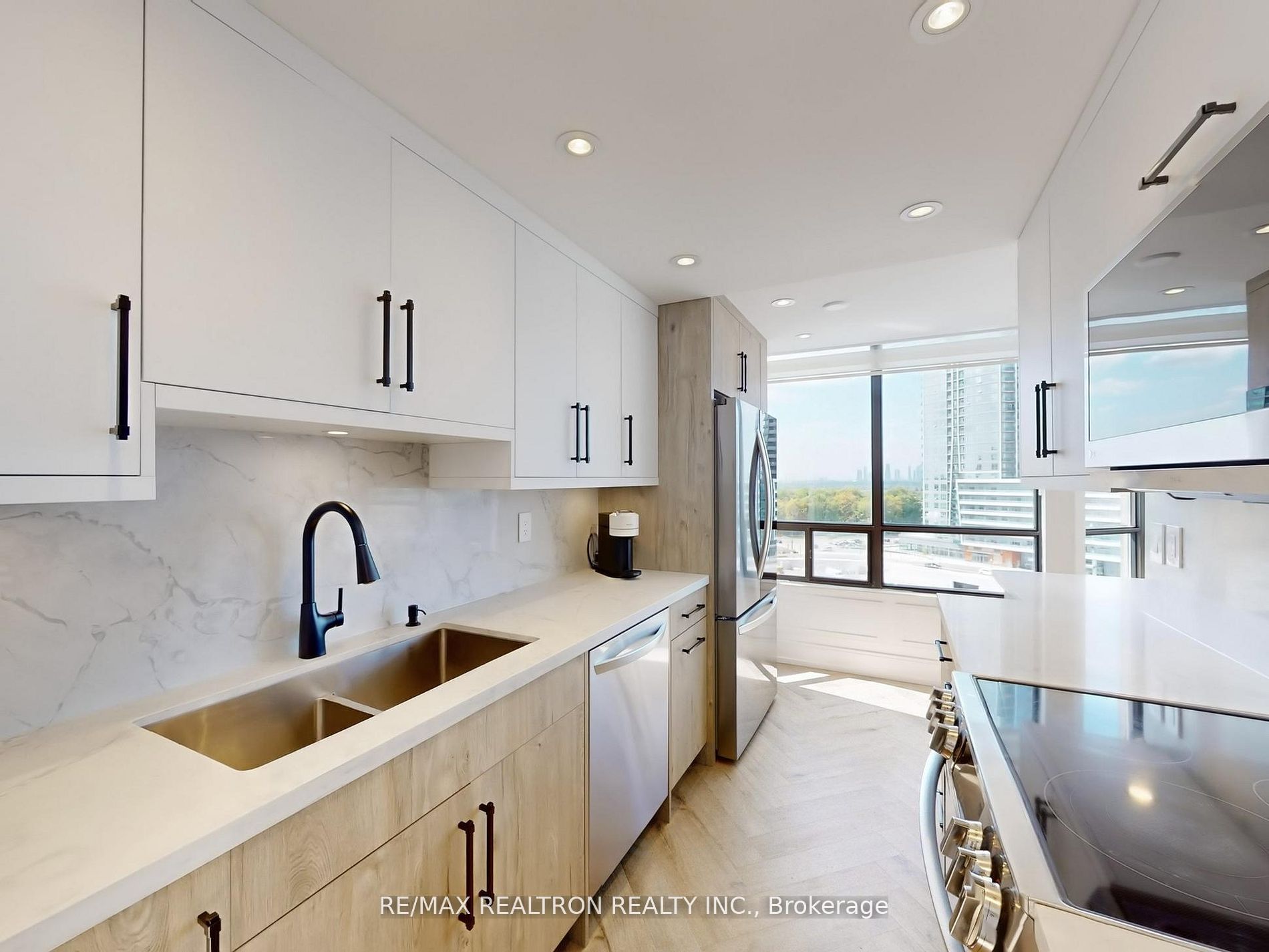 7460 Bathurst Street 1111 Property Photo 9