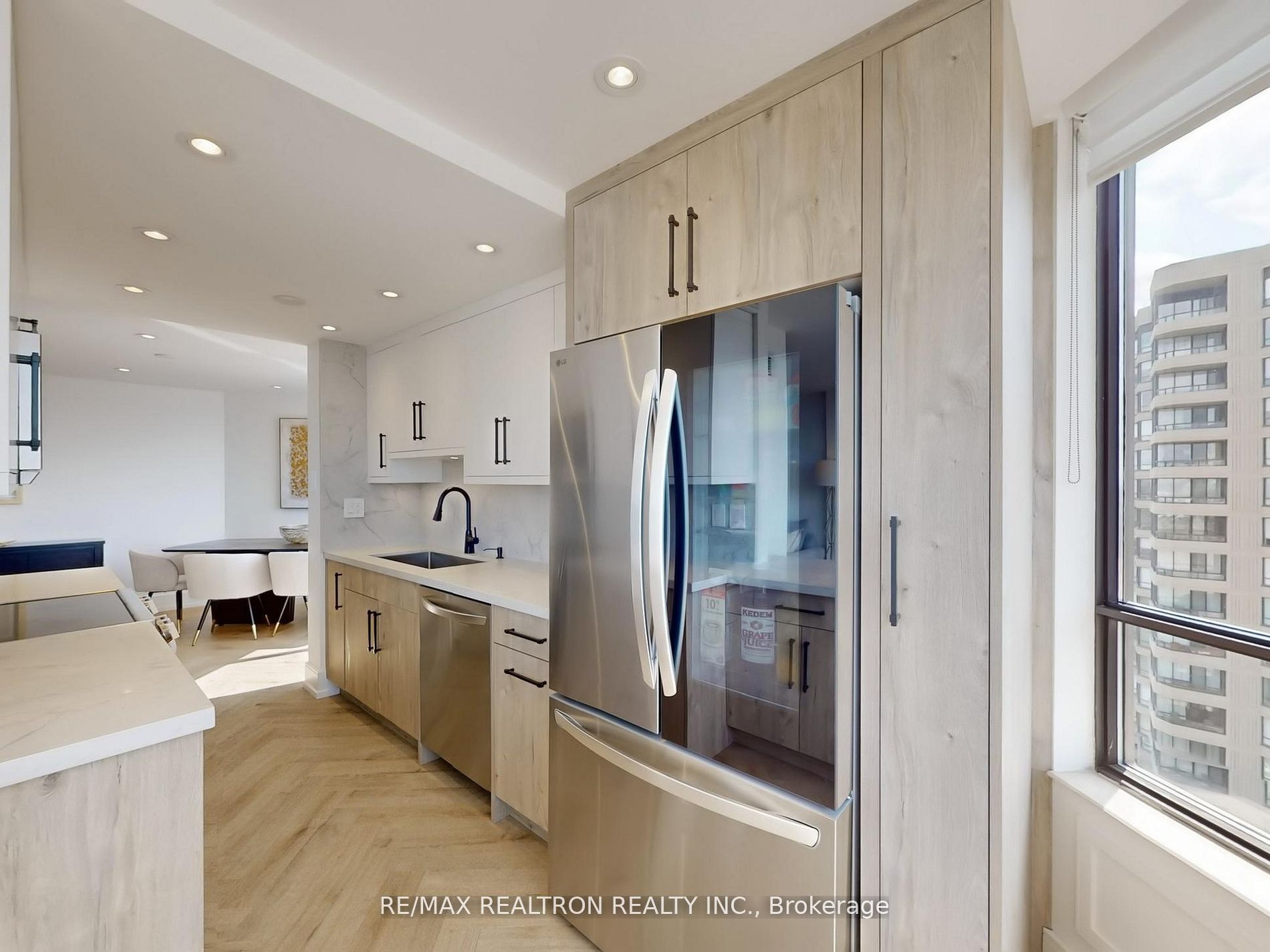 7460 Bathurst Street 1111 Property Photo 10