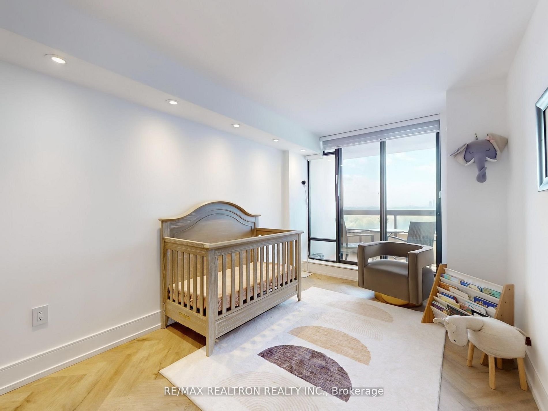 7460 Bathurst Street 1111 Property Photo 18