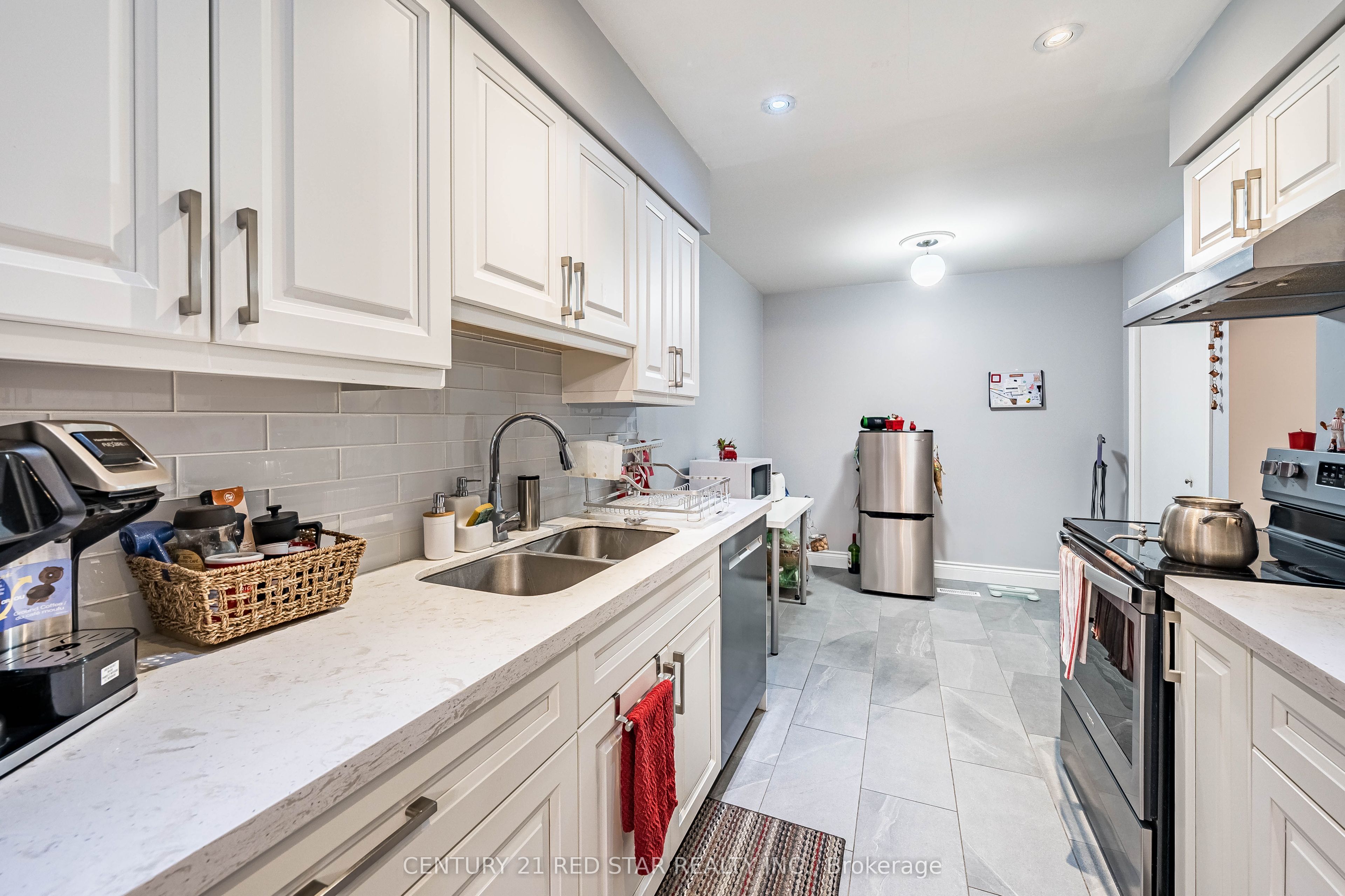 266 Simonston Boulevard Property Photo 16