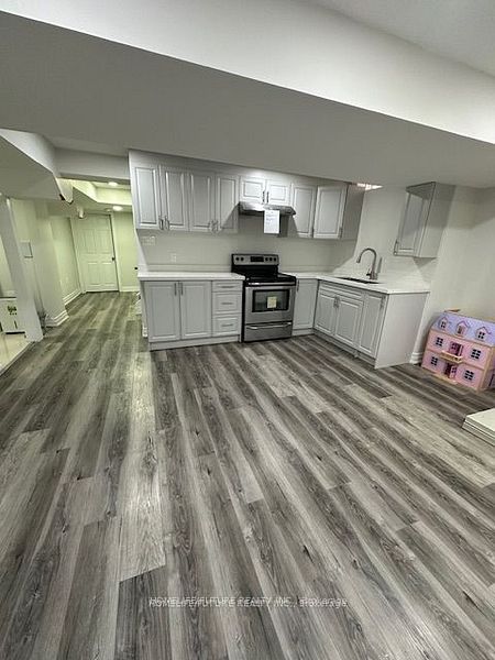 17 Ada Gardens Bsmt Property Photo 5
